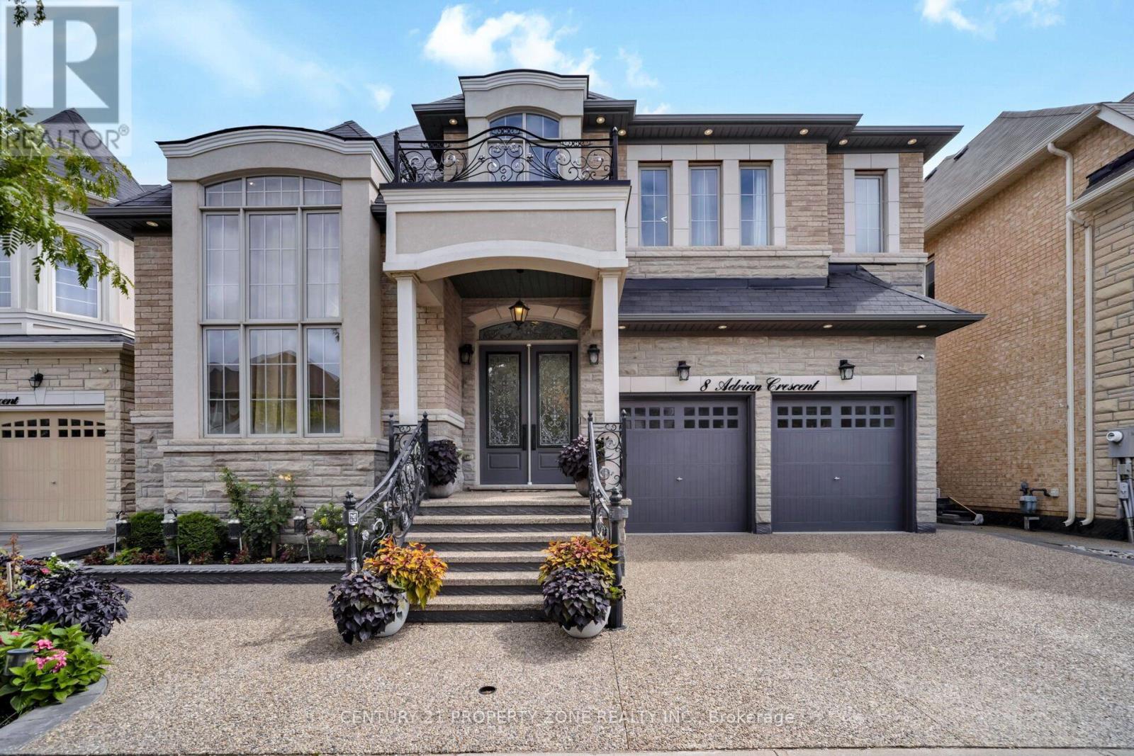 8 Adrian Crescent, Brampton, Ontario  L6X 5M6 - Photo 2 - W13717668