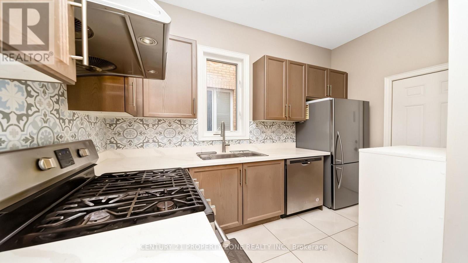 8 Adrian Crescent, Brampton, Ontario  L6X 5M6 - Photo 36 - W13717668