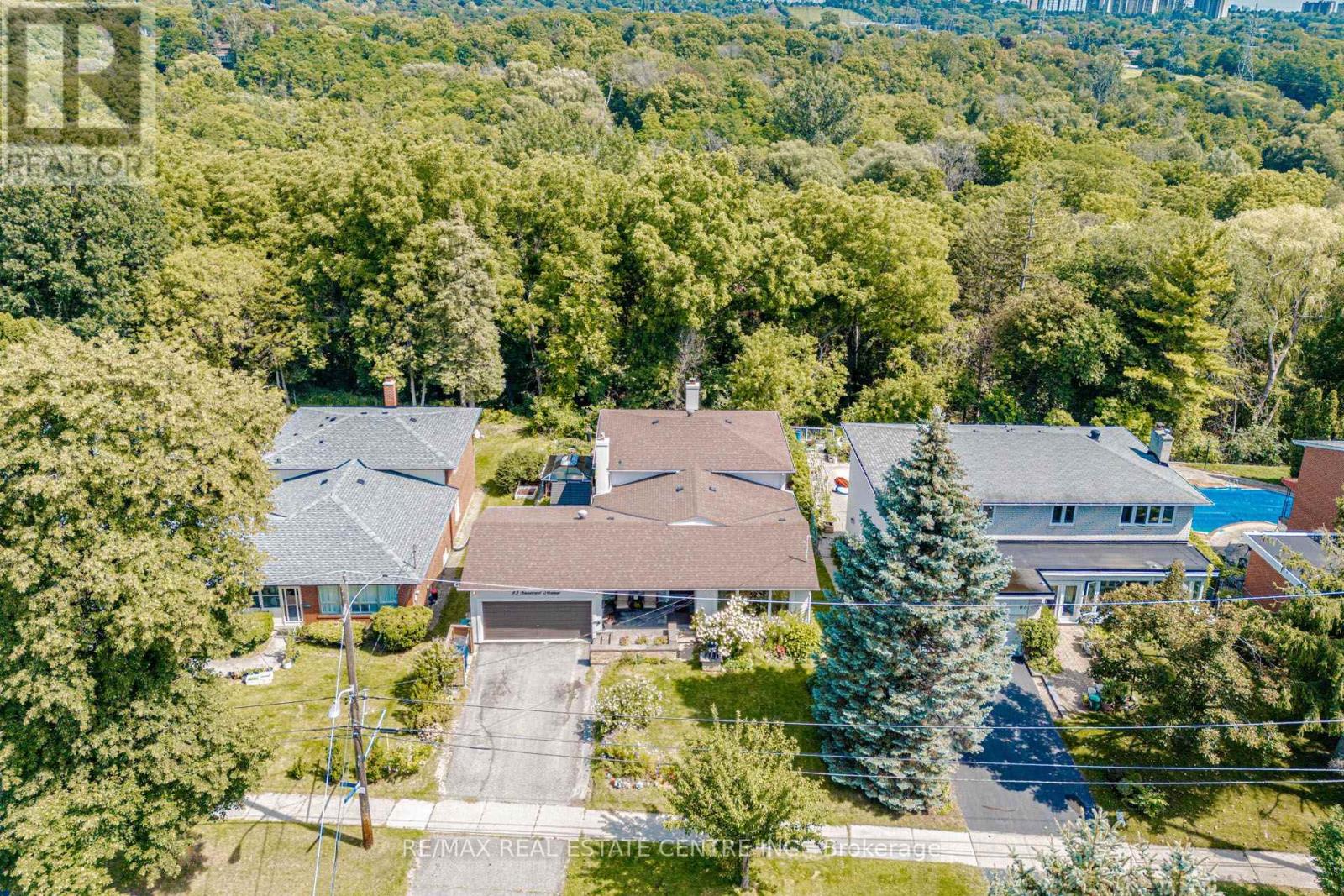 85 Snowcrest Avenue, Toronto, Ontario  M2K 2K9 - Photo 2 - C13717558