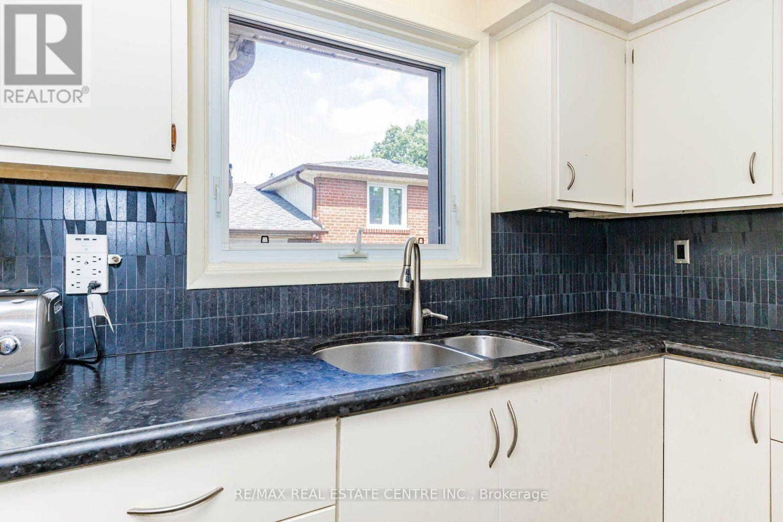 85 Snowcrest Avenue, Toronto, Ontario  M2K 2K9 - Photo 20 - C13717558