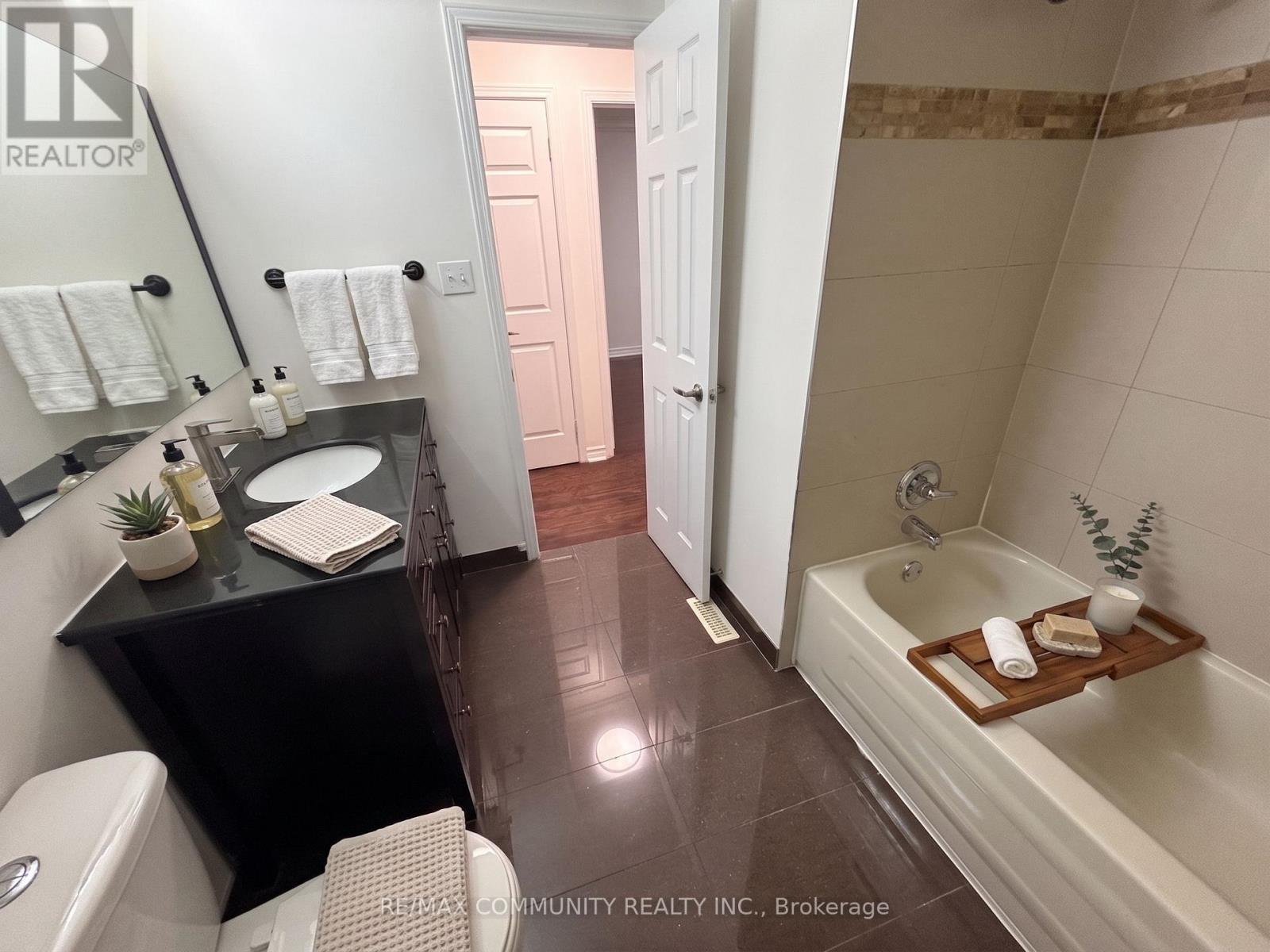 4198 Powderhorn Crescent, Mississauga, Ontario  L5L 3B9 - Photo 5 - W13717342