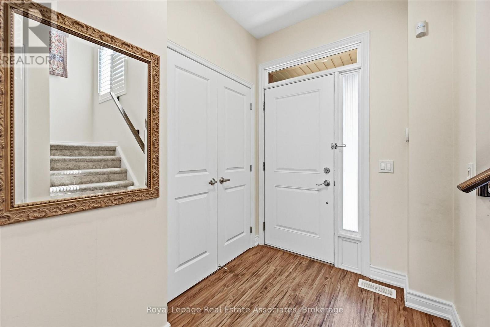 1 Southshore Crescent, Hamilton, Ontario L8E 0J3 - Photo 3 - X13717672