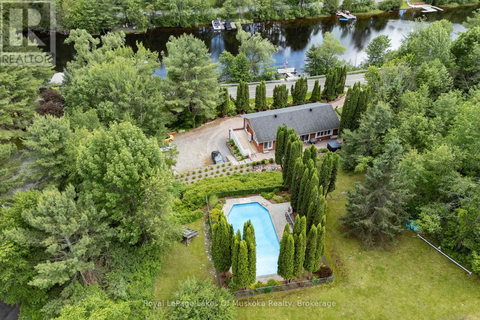 183 SANTAS VILLAGE ROAD, Bracebridge, Ontario