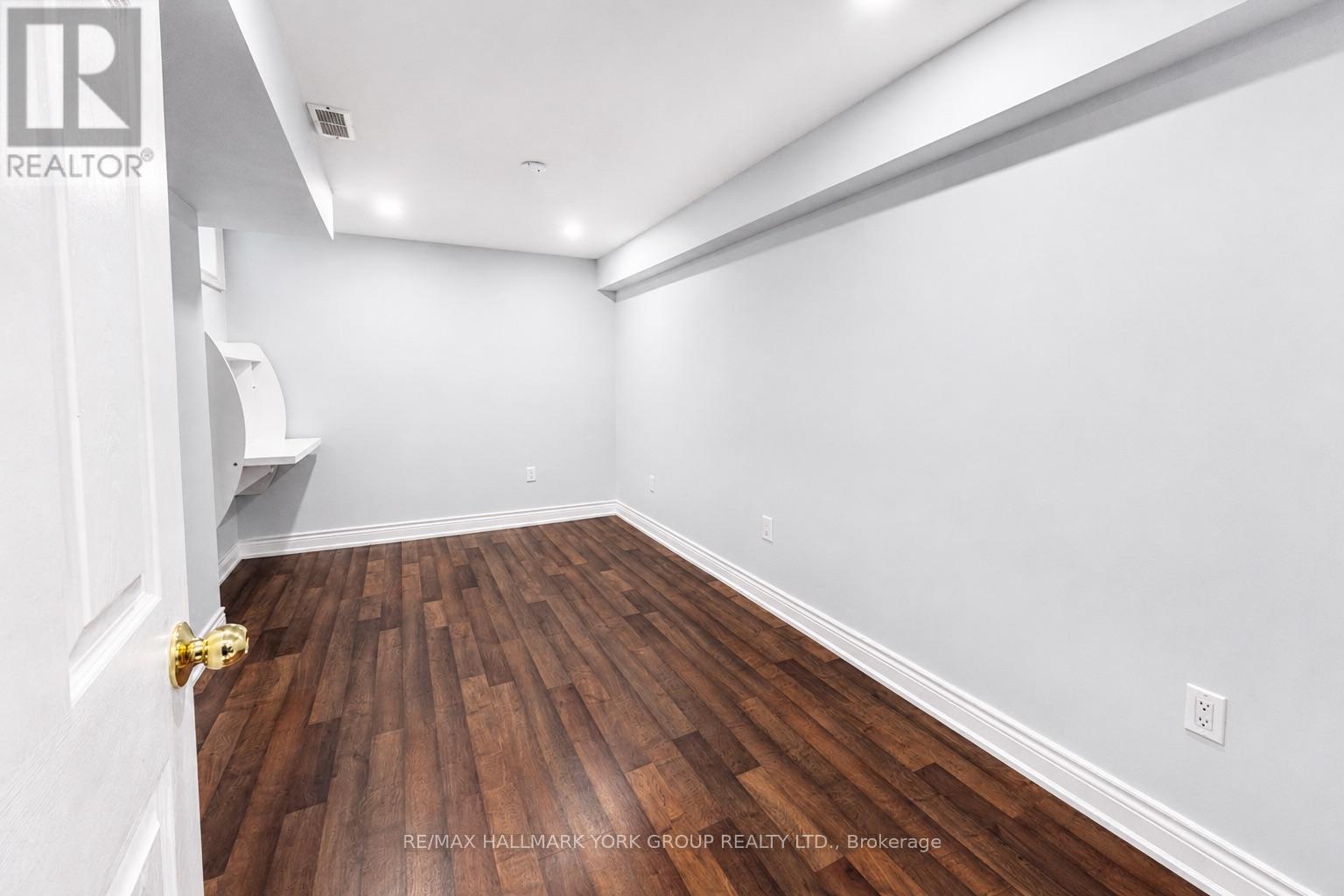 33 Deerwood Crescent, Richmond Hill, Ontario L4E 3V4 - Photo 7 - N13717324