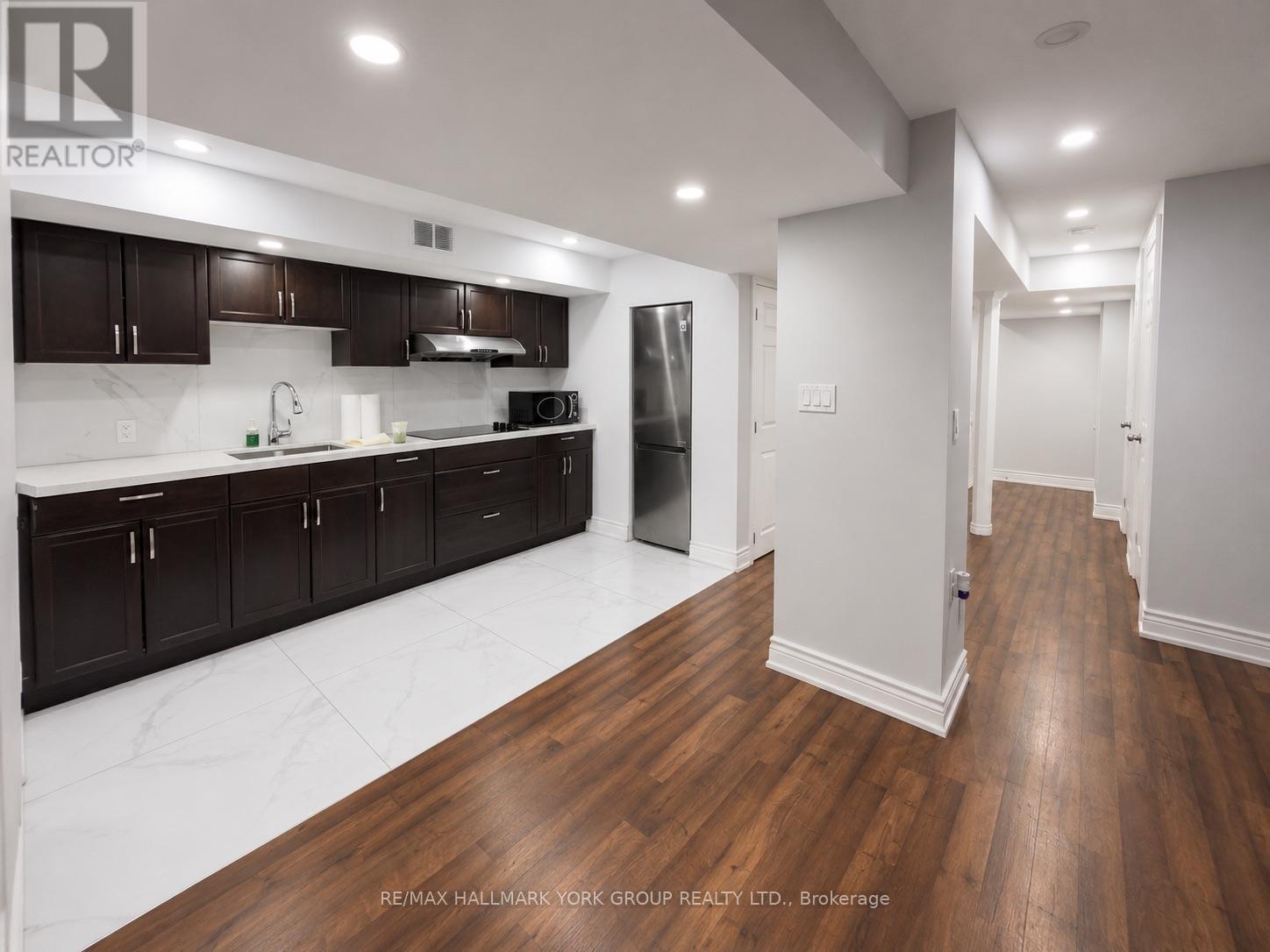 33 Deerwood Crescent, Richmond Hill, Ontario L4E 3V4 - Photo 5 - N13717324