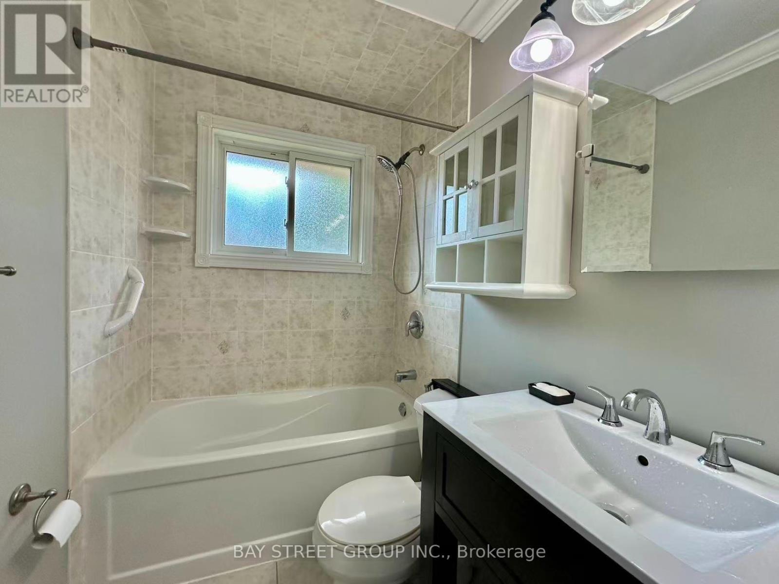 Upper - 3169 Willow Lane, Burlington, Ontario  L7N 2H9 - Photo 10 - W13611042