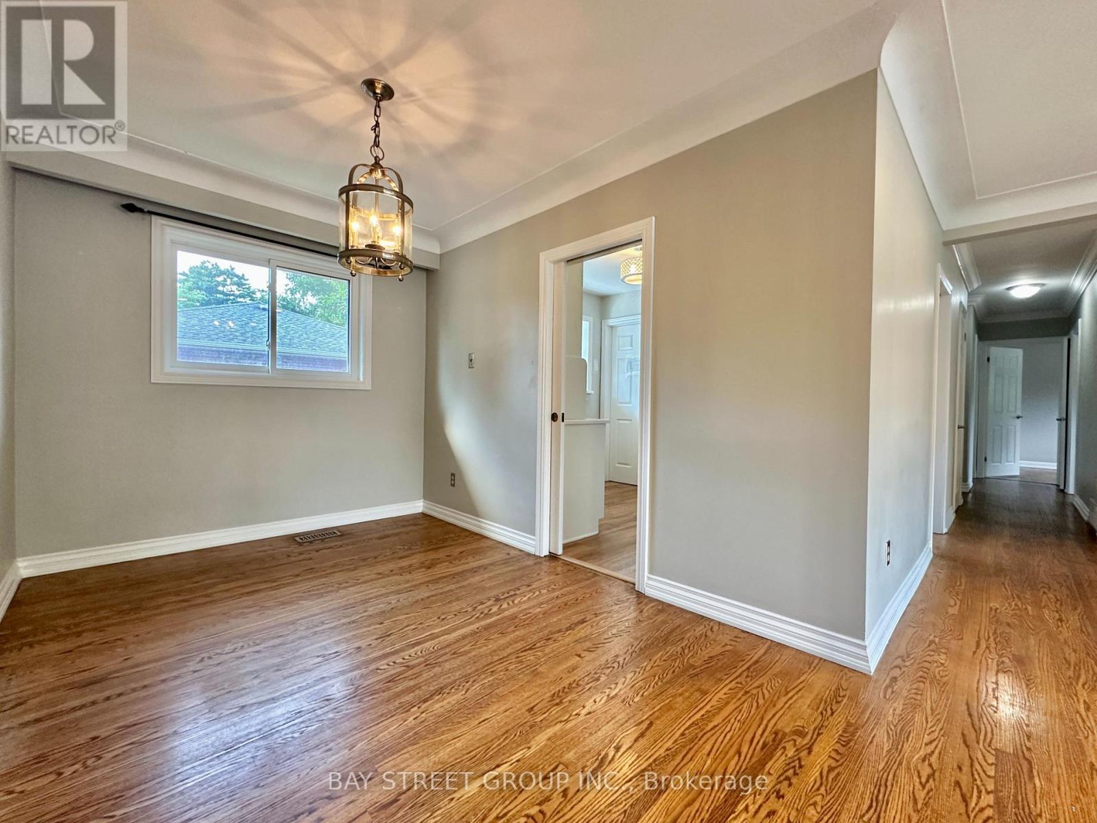 Upper - 3169 Willow Lane, Burlington, Ontario  L7N 2H9 - Photo 4 - W13611042