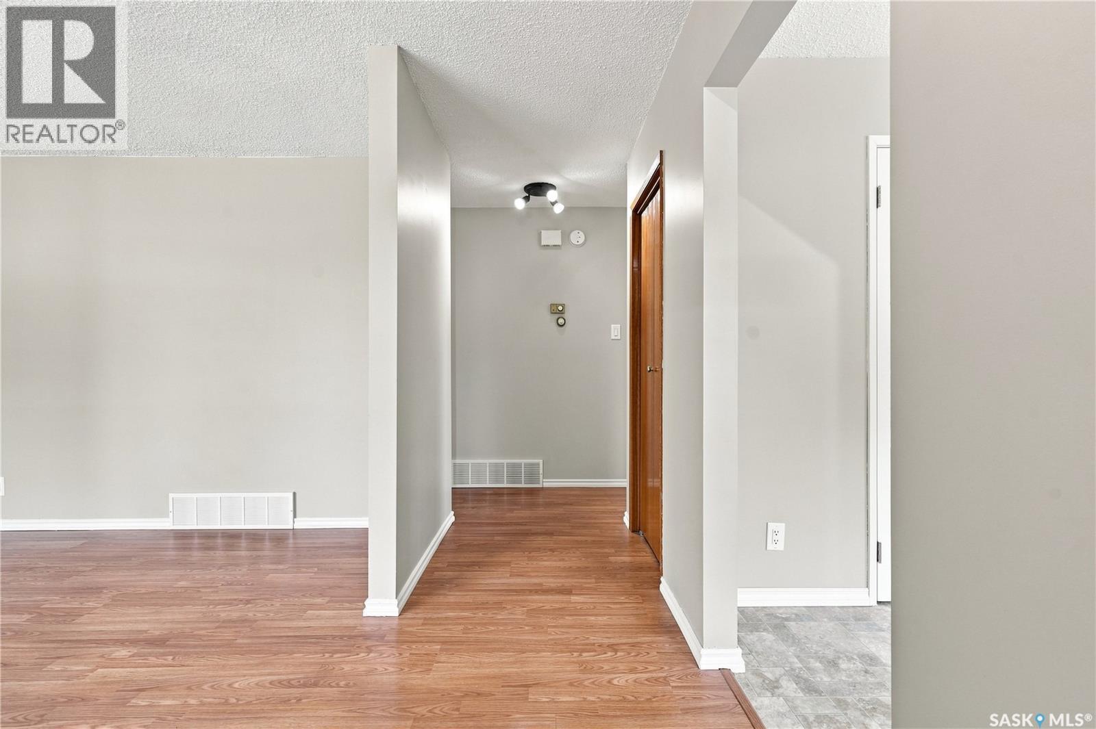 790 13th Avenue Sw, Moose Jaw, Saskatchewan  S6H 6H6 - Photo 5 - SK046758