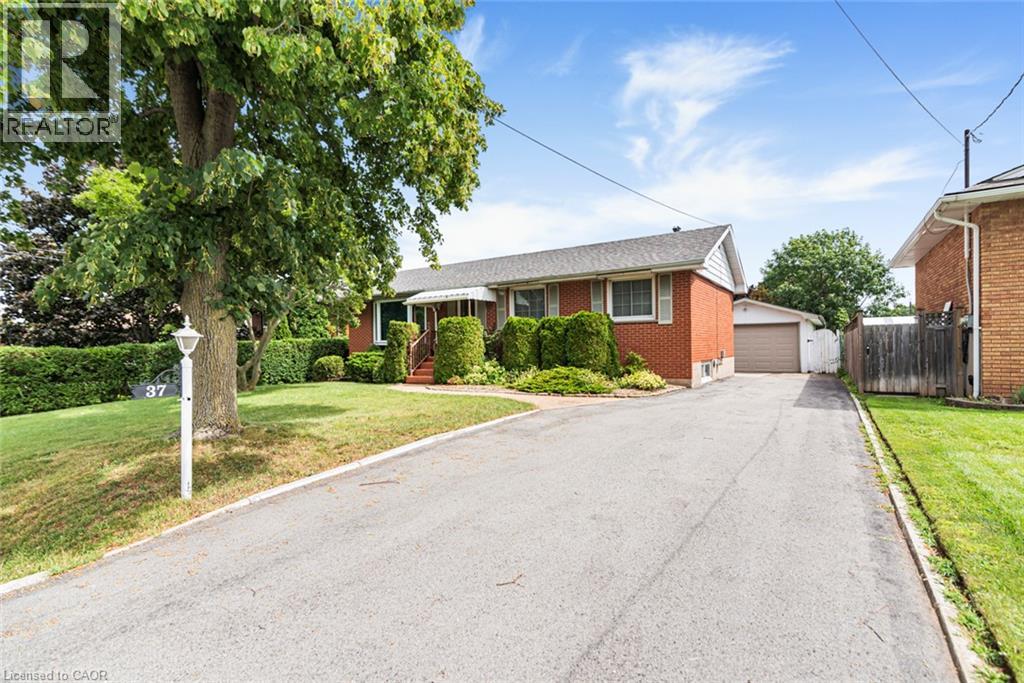 37 Lorne Avenue, Grimsby, Ontario  L3M 2H8 - Photo 2 - 40856562