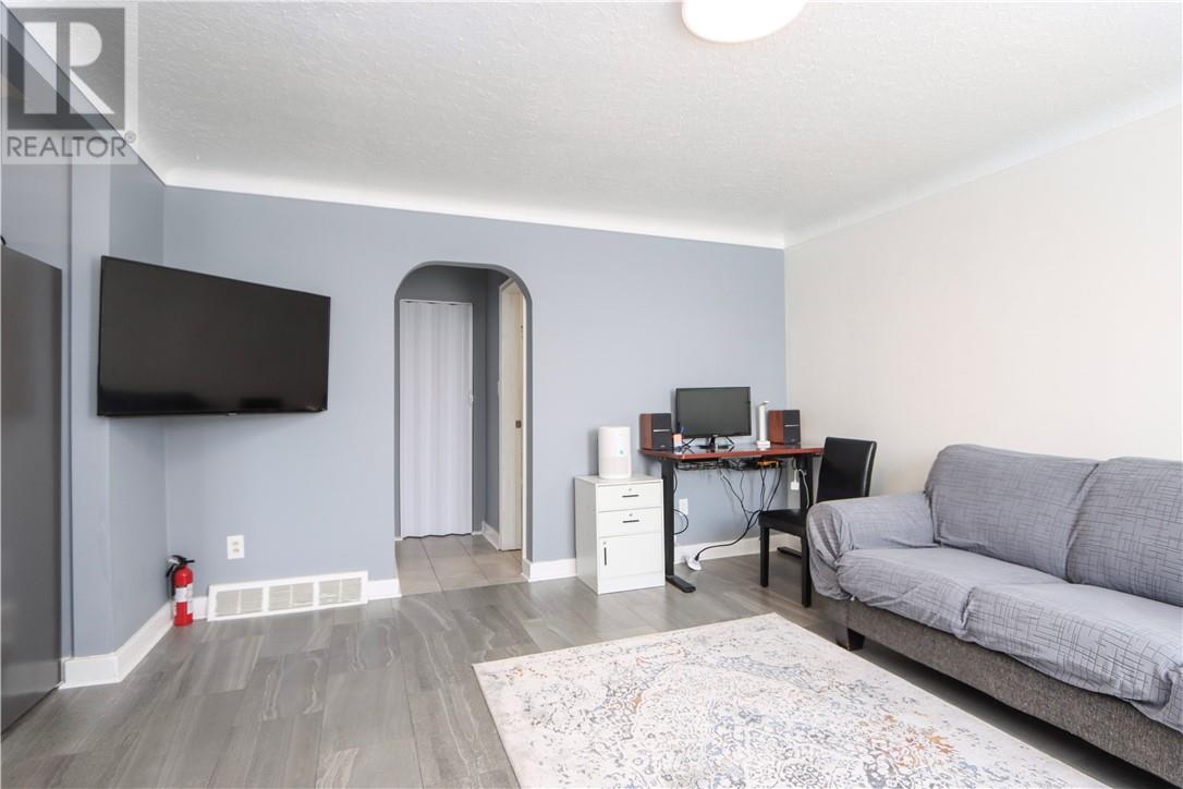 17 Landsend Street, Sudbury, Ontario  P3C 1B9 - Photo 3 - 2130034