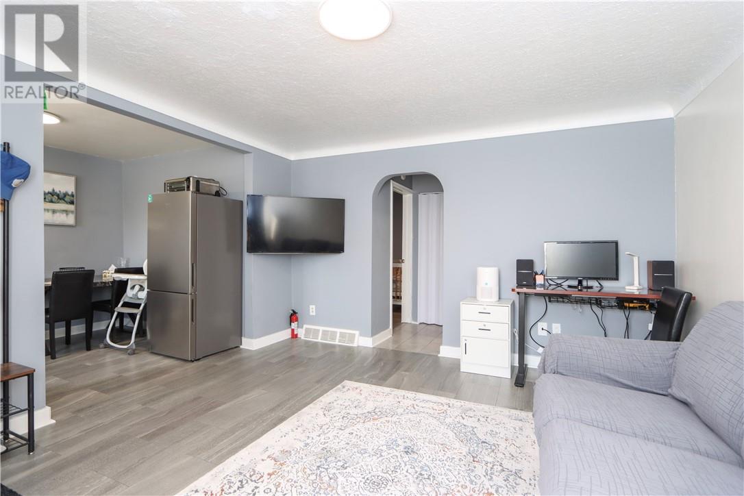 17 Landsend Street, Sudbury, Ontario  P3C 1B9 - Photo 4 - 2130034