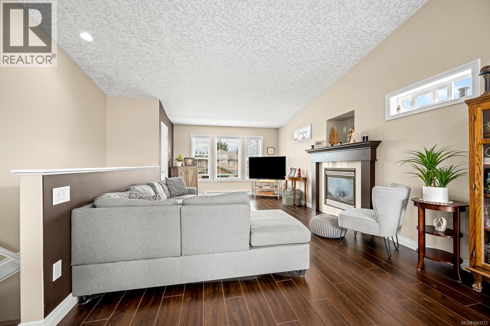 2668 Grizedale Ave, Cumberland, British Columbia V0R 1S0 - Photo 33 - 1043773