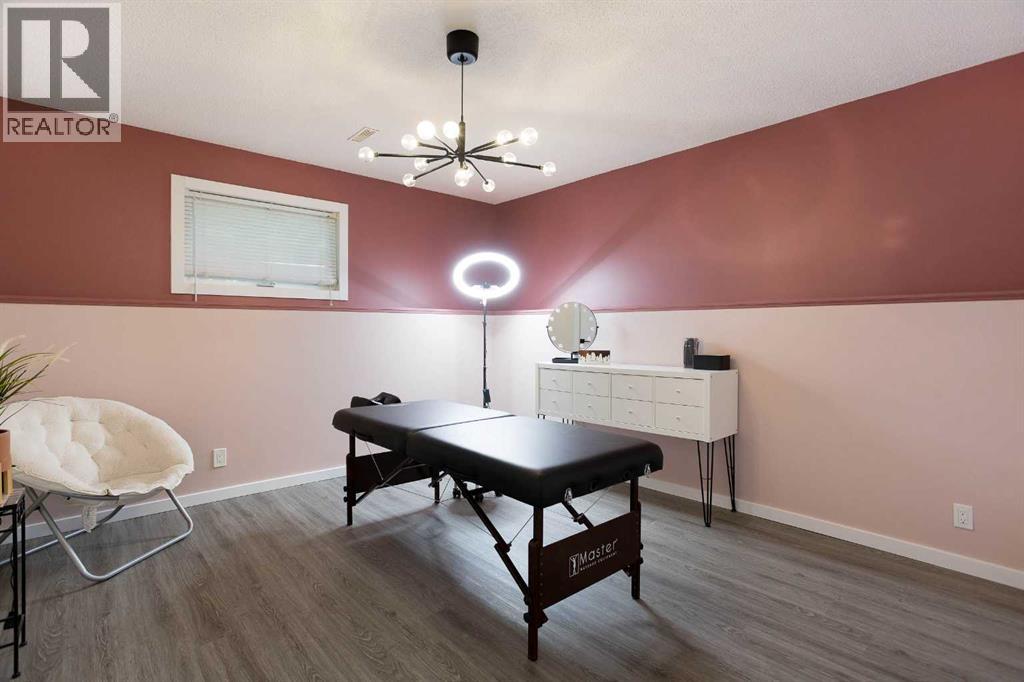 5 Shawglen Court SW, Calgary, Alberta  T2Y 2R1 - Photo 23 - A2333887