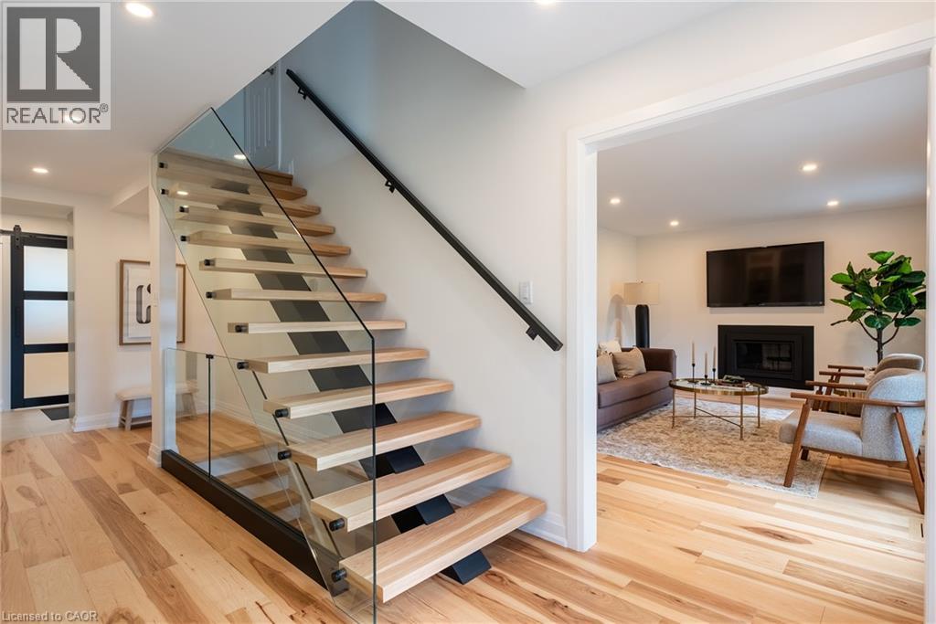 579 Fourth Line, Oakville, Ontario  L6L 5B1 - Photo 5 - 40857284