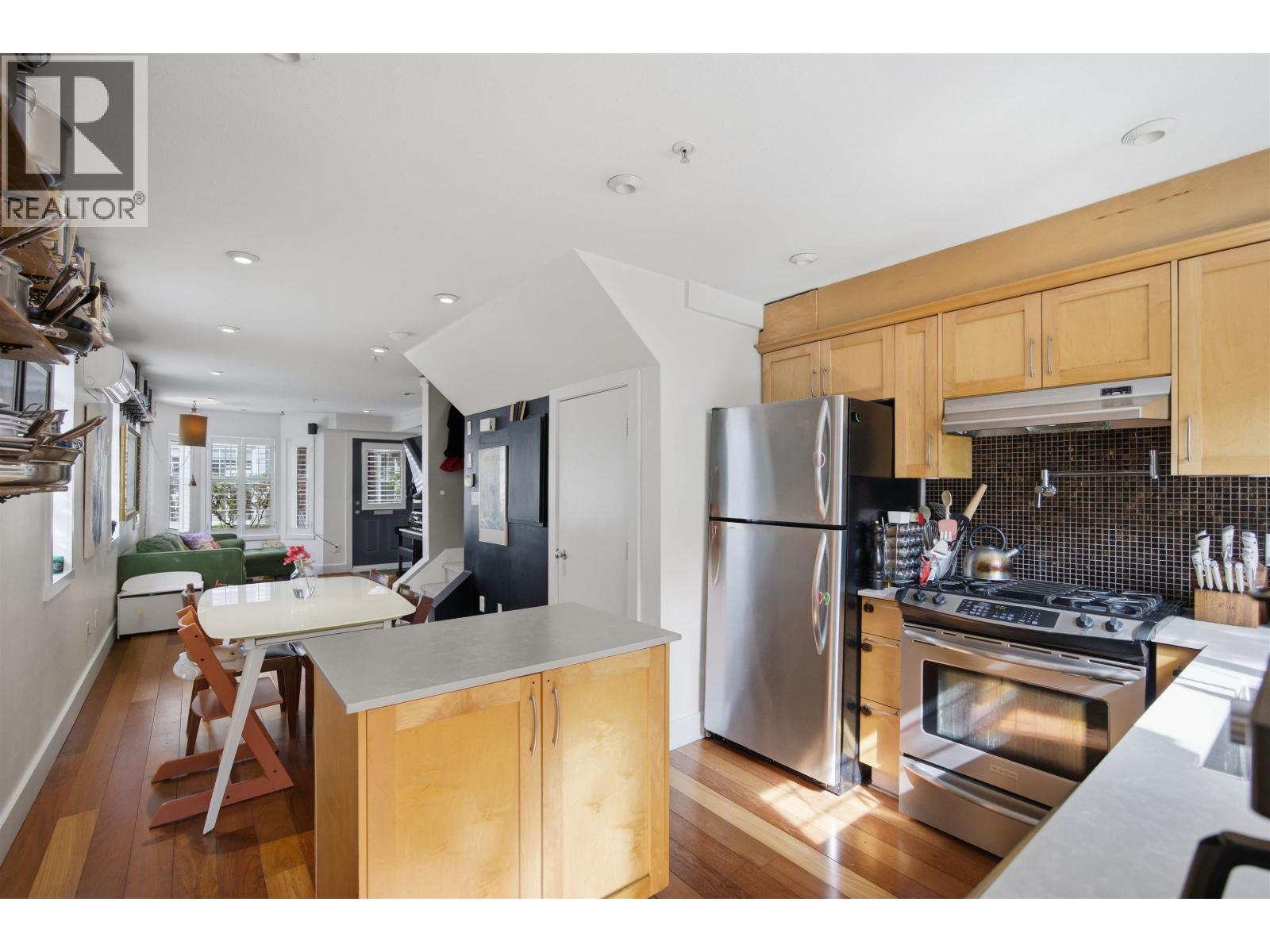 6 1642 E GEORGIA STREET, Vancouver, British Columbia