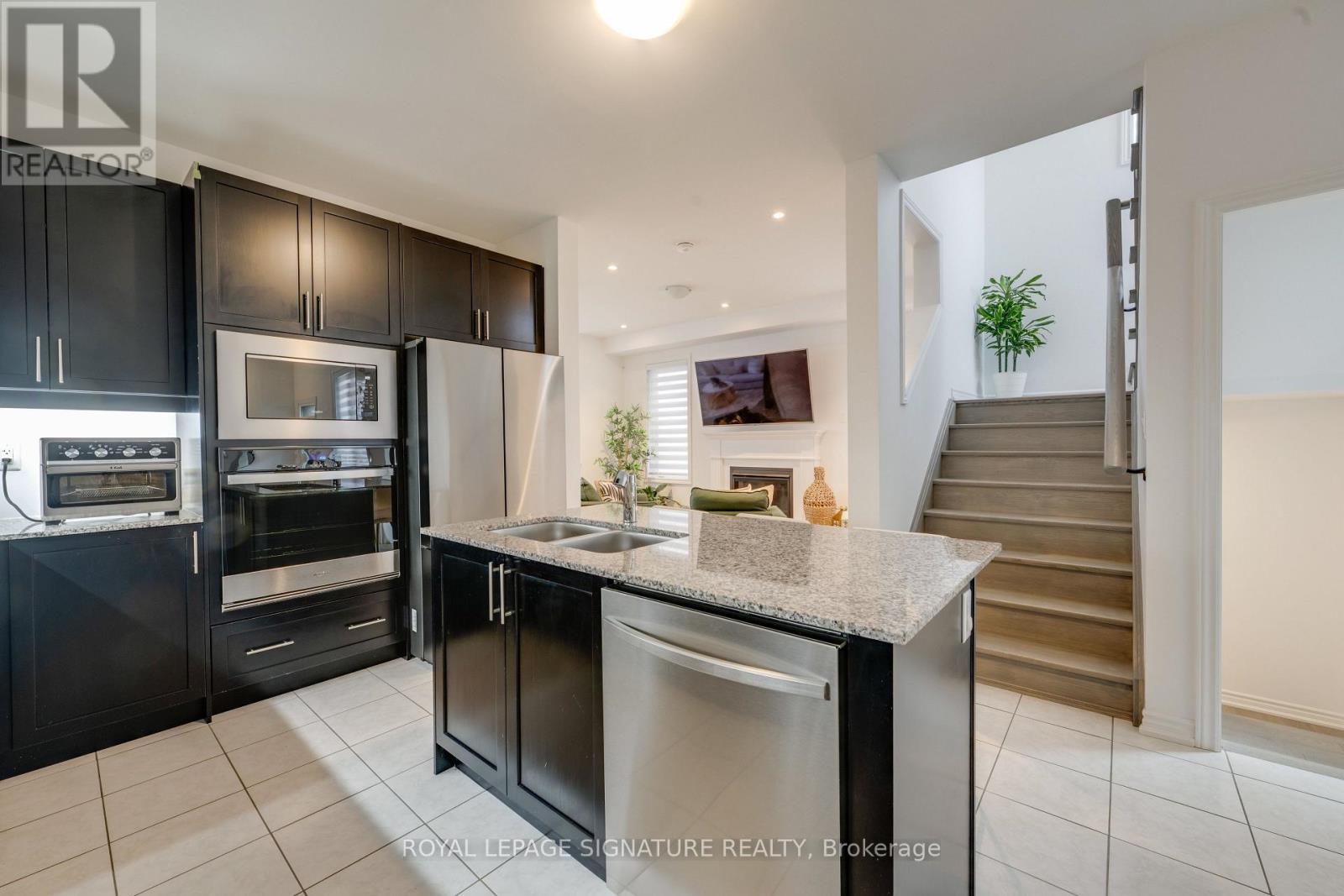 15 Mountainside Crescent, Whitby, Ontario  L1R 0P5 - Photo 17 - E13595734