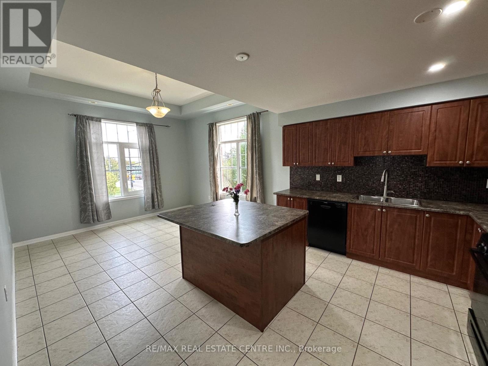 Residential - 52 Commuter Drive, Brampton, Ontario  L7A 0R3 - Photo 16 - W13711522