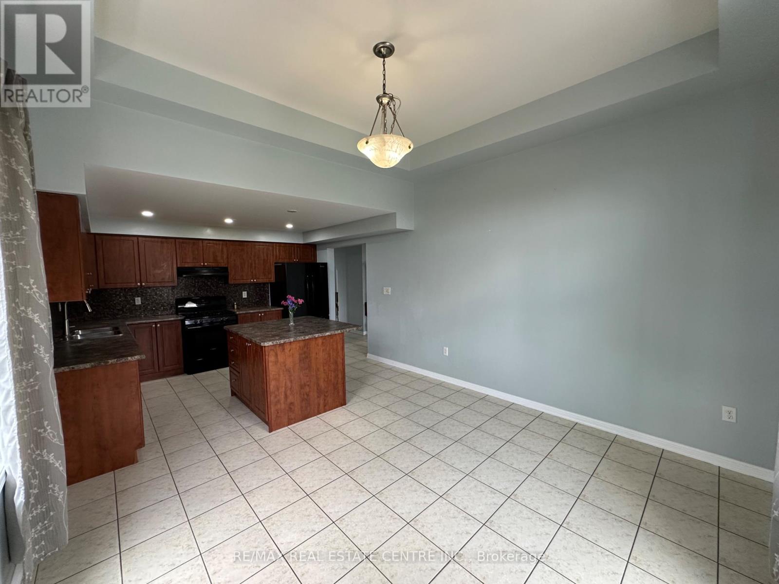 Residential - 52 Commuter Drive, Brampton, Ontario  L7A 0R3 - Photo 18 - W13711522