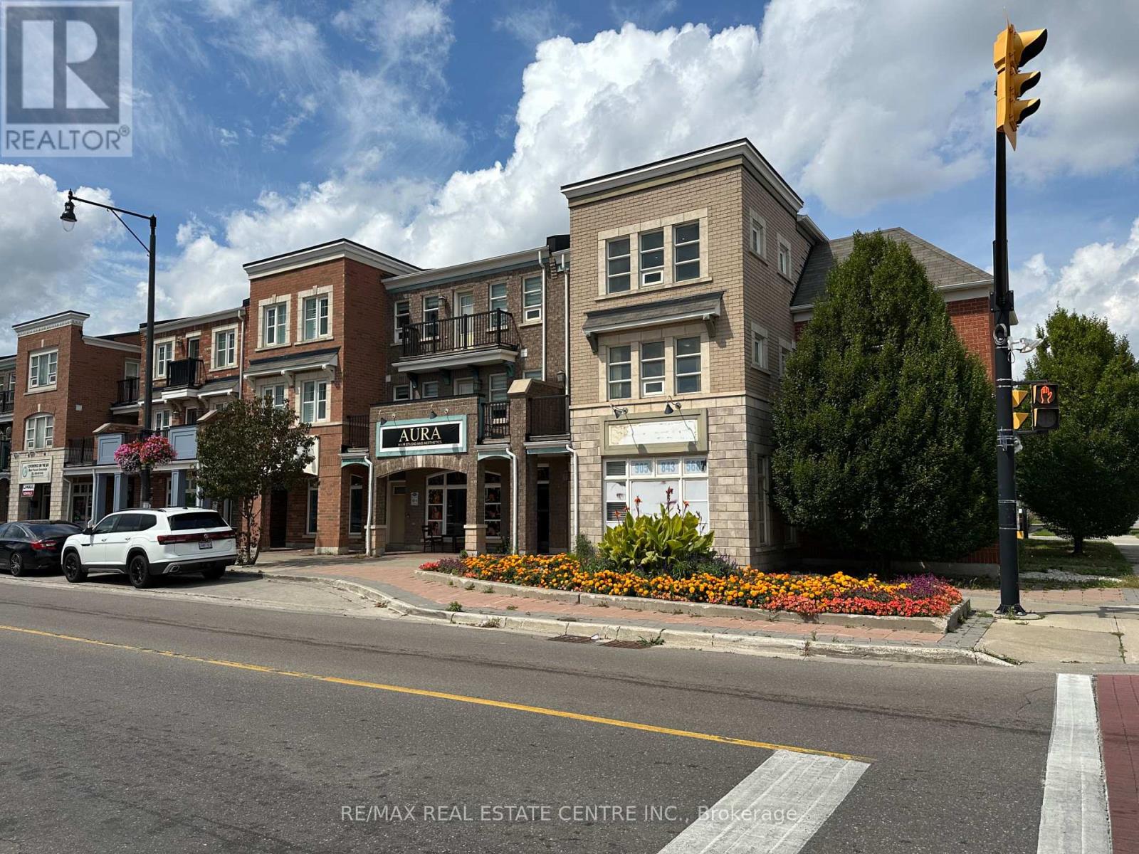 Residential - 52 Commuter Drive, Brampton, Ontario  L7A 0R3 - Photo 4 - W13711522