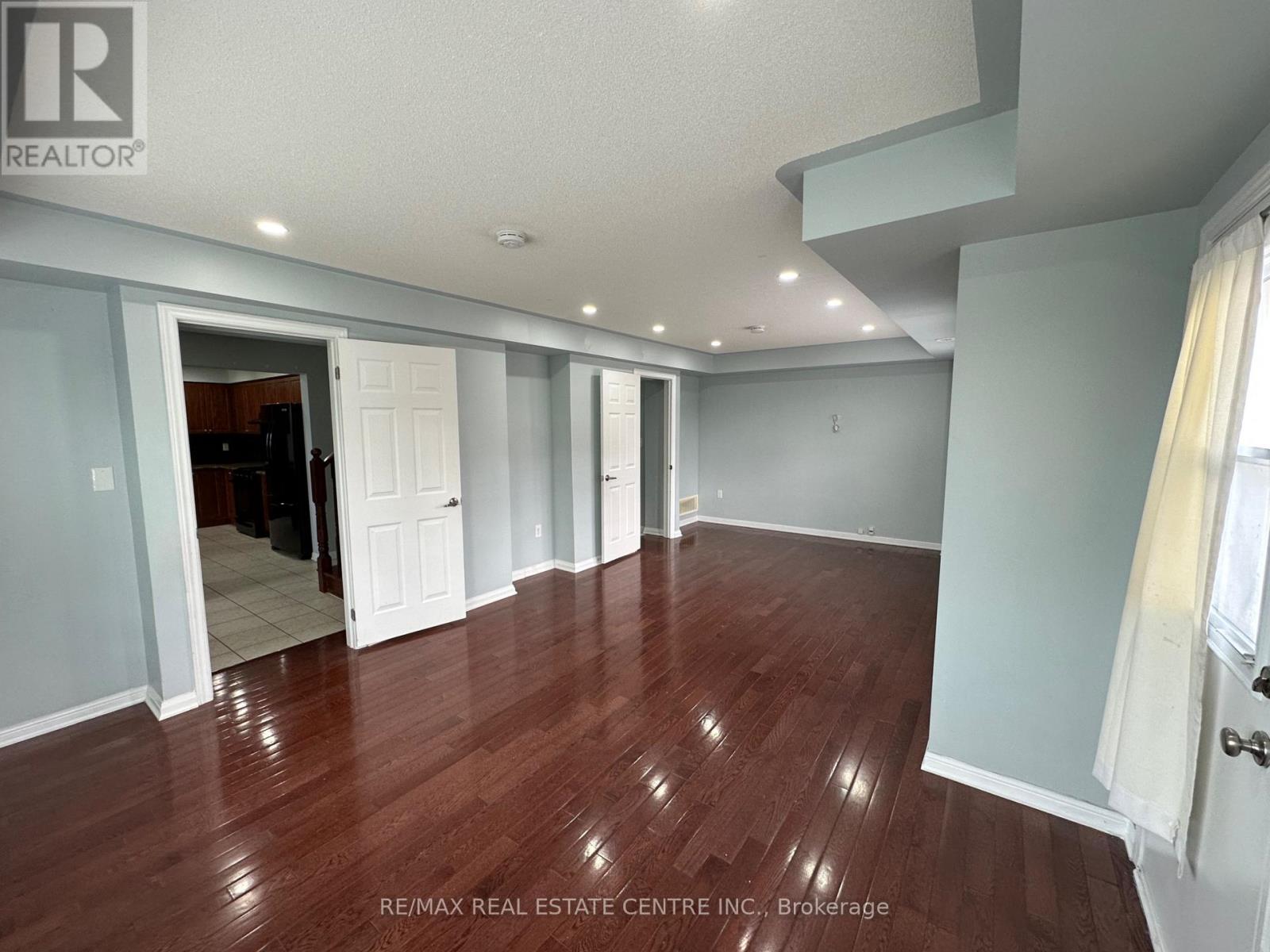 Residential - 52 Commuter Drive, Brampton, Ontario  L7A 0R3 - Photo 13 - W13711522