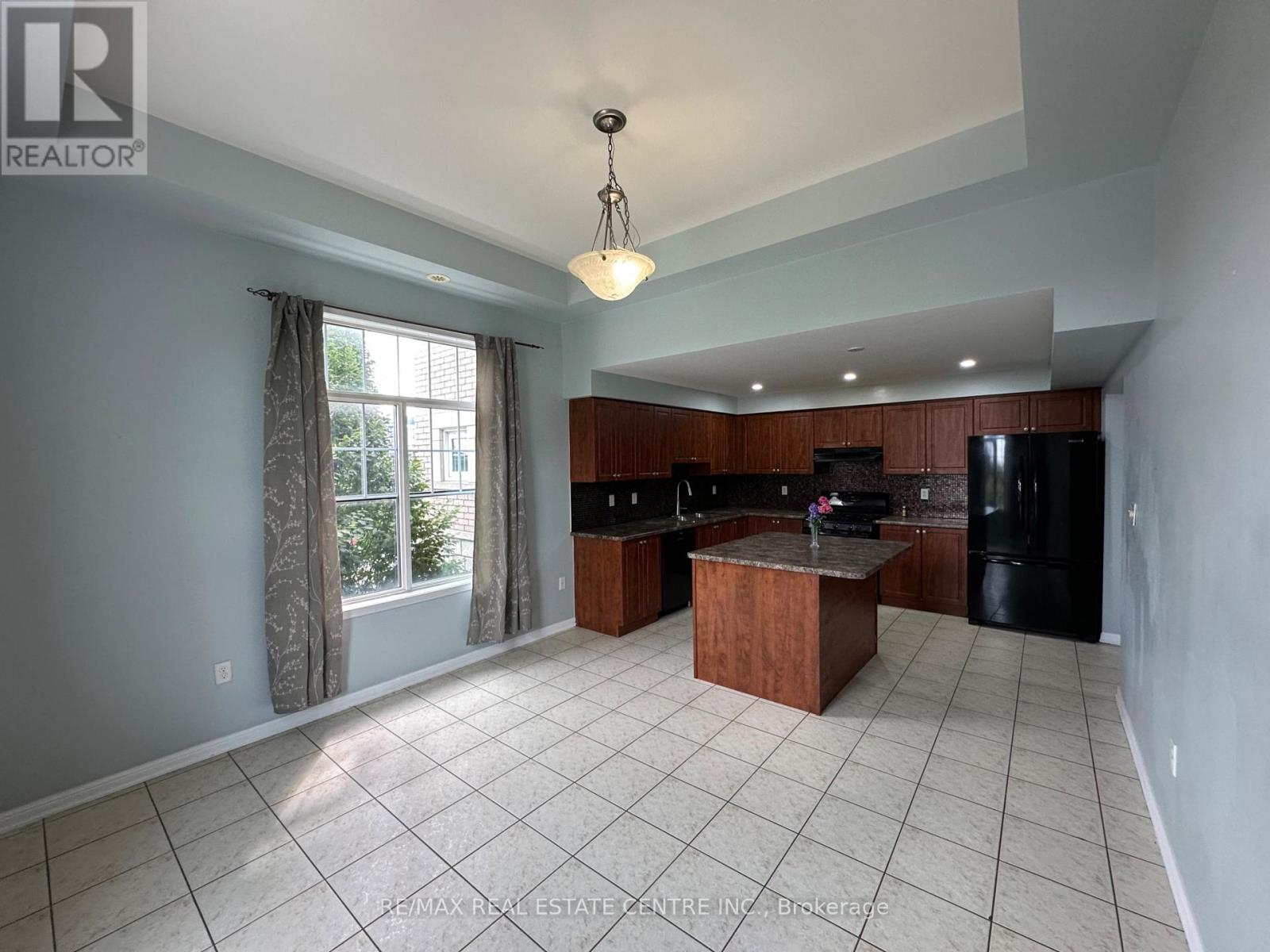 Residential - 52 Commuter Drive, Brampton, Ontario  L7A 0R3 - Photo 17 - W13711522