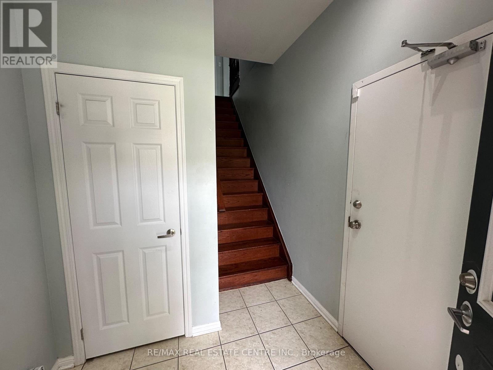 Residential - 52 Commuter Drive, Brampton, Ontario  L7A 0R3 - Photo 10 - W13711522