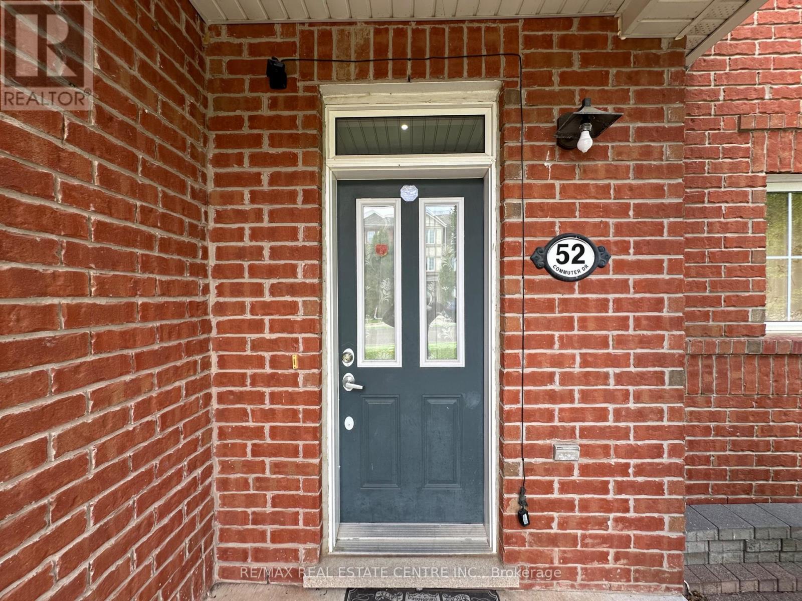 Residential - 52 Commuter Drive, Brampton, Ontario  L7A 0R3 - Photo 9 - W13711522