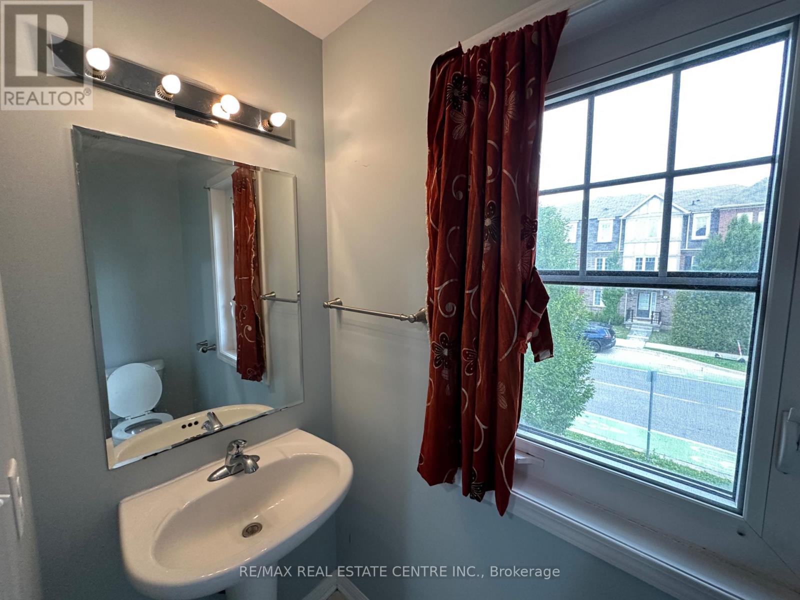 Residential - 52 Commuter Drive, Brampton, Ontario  L7A 0R3 - Photo 19 - W13711522