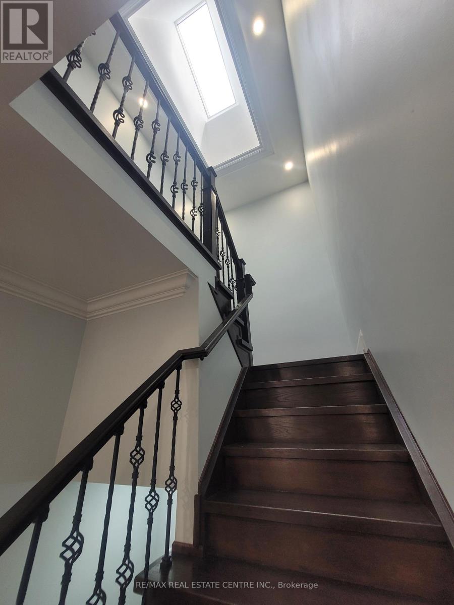 3081 Mission Hill Drive, Mississauga, Ontario  L5M 0B8 - Photo 17 - W13713572
