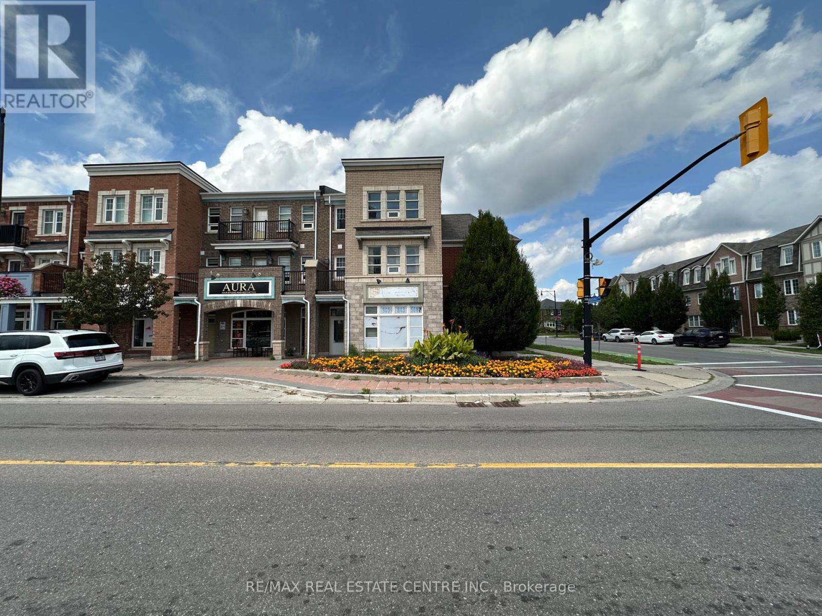 Residential - 52 Commuter Drive, Brampton, Ontario  L7A 0R3 - Photo 2 - W13711522