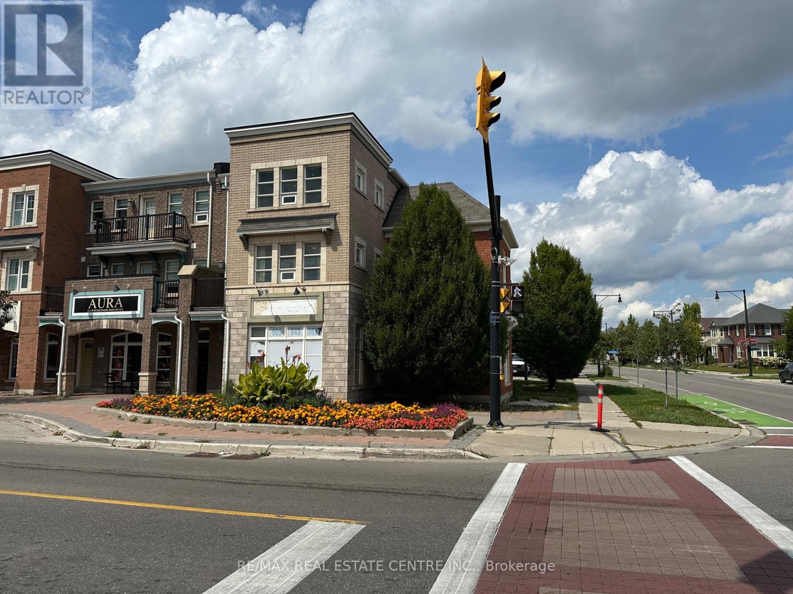 Residential - 52 Commuter Drive, Brampton, Ontario  L7A 0R3 - Photo 3 - W13711522