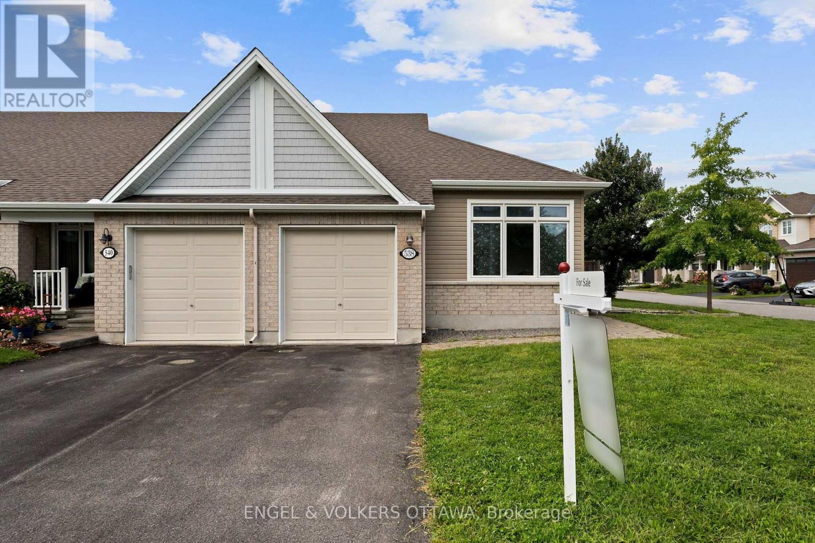 538 Silverbell Crescent, Ottawa, Ontario  K1T 0P1 - Photo 3 - X13717652
