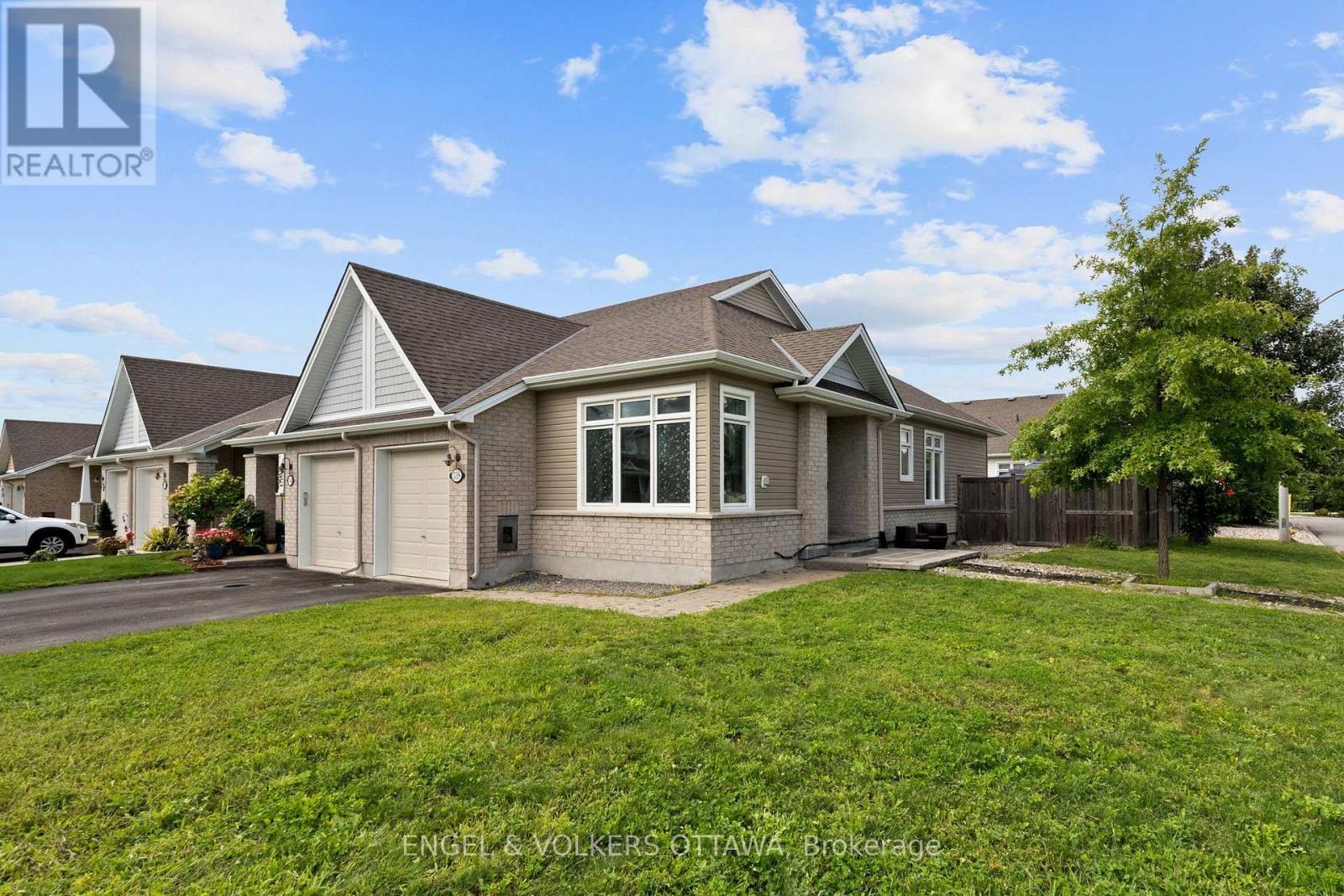 538 Silverbell Crescent, Ottawa, Ontario  K1T 0P1 - Photo 1 - X13717652