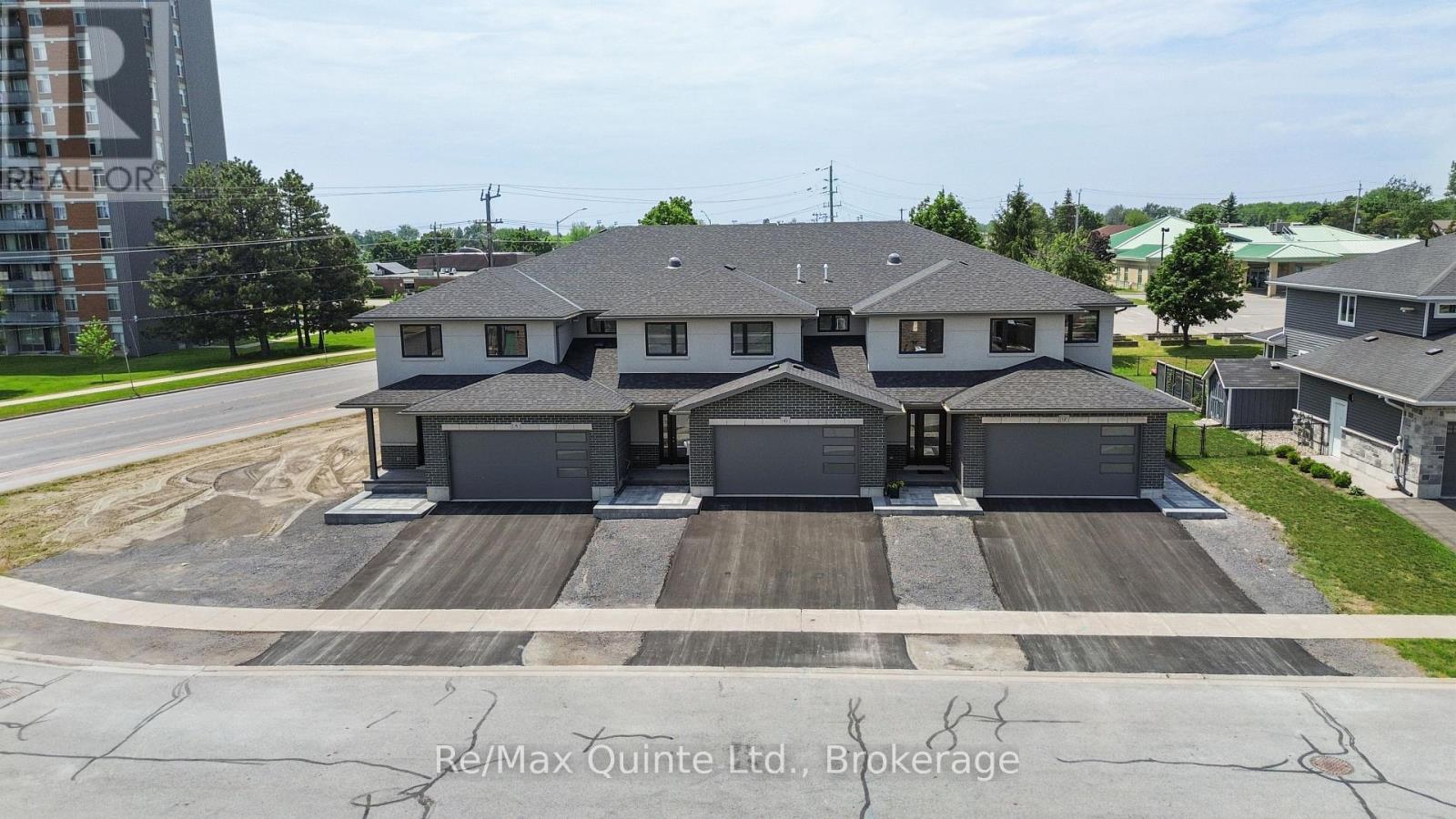 10 Stinson Avenue — photo 1