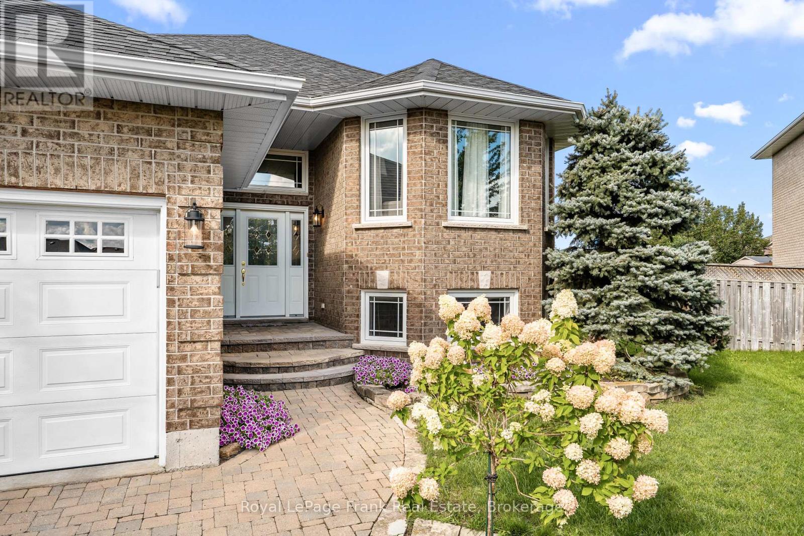18 Matthews Court — photo 2