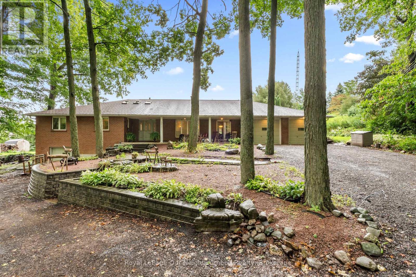 29 Edgewater Drive — photo 1