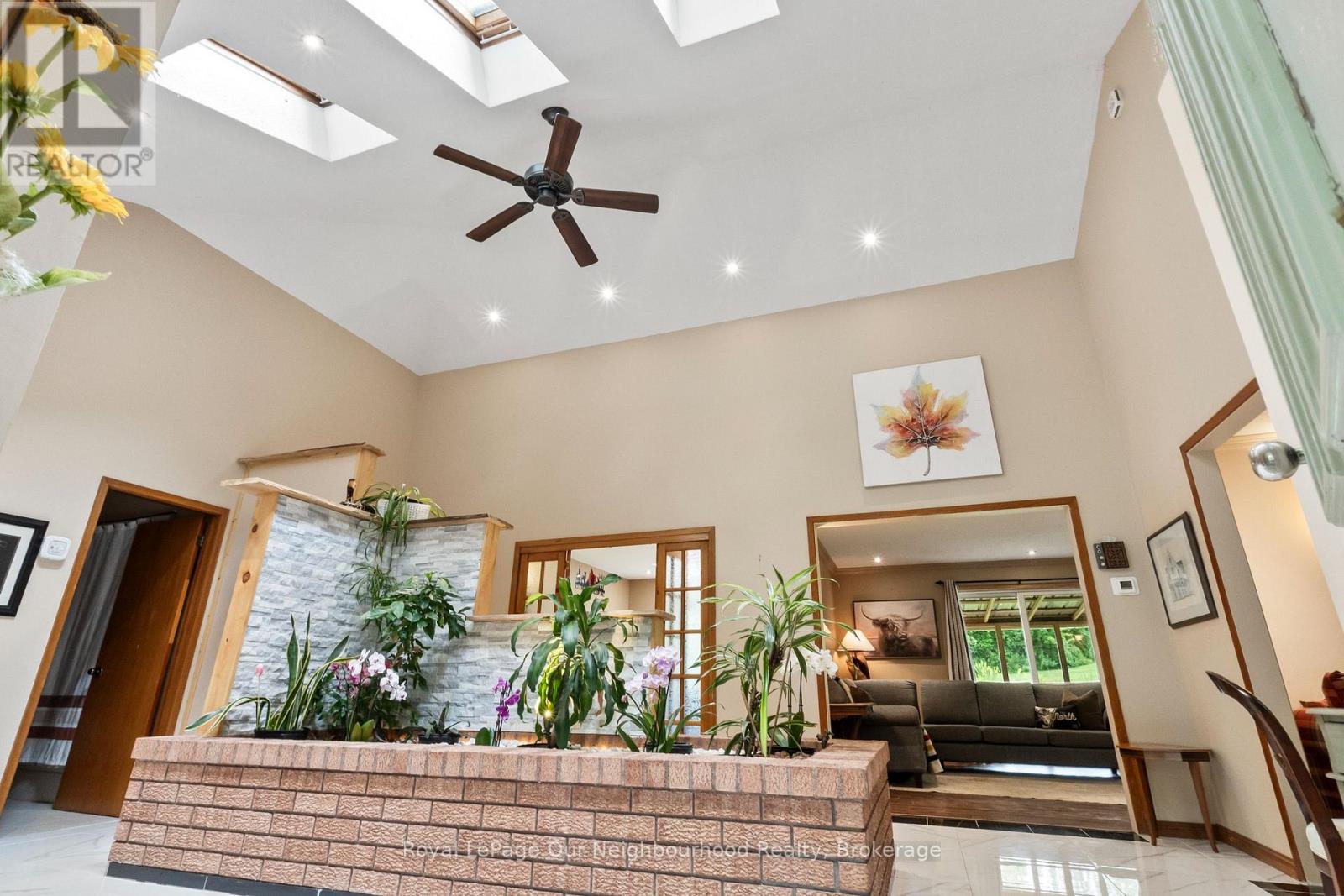 29 Edgewater Drive — photo 3