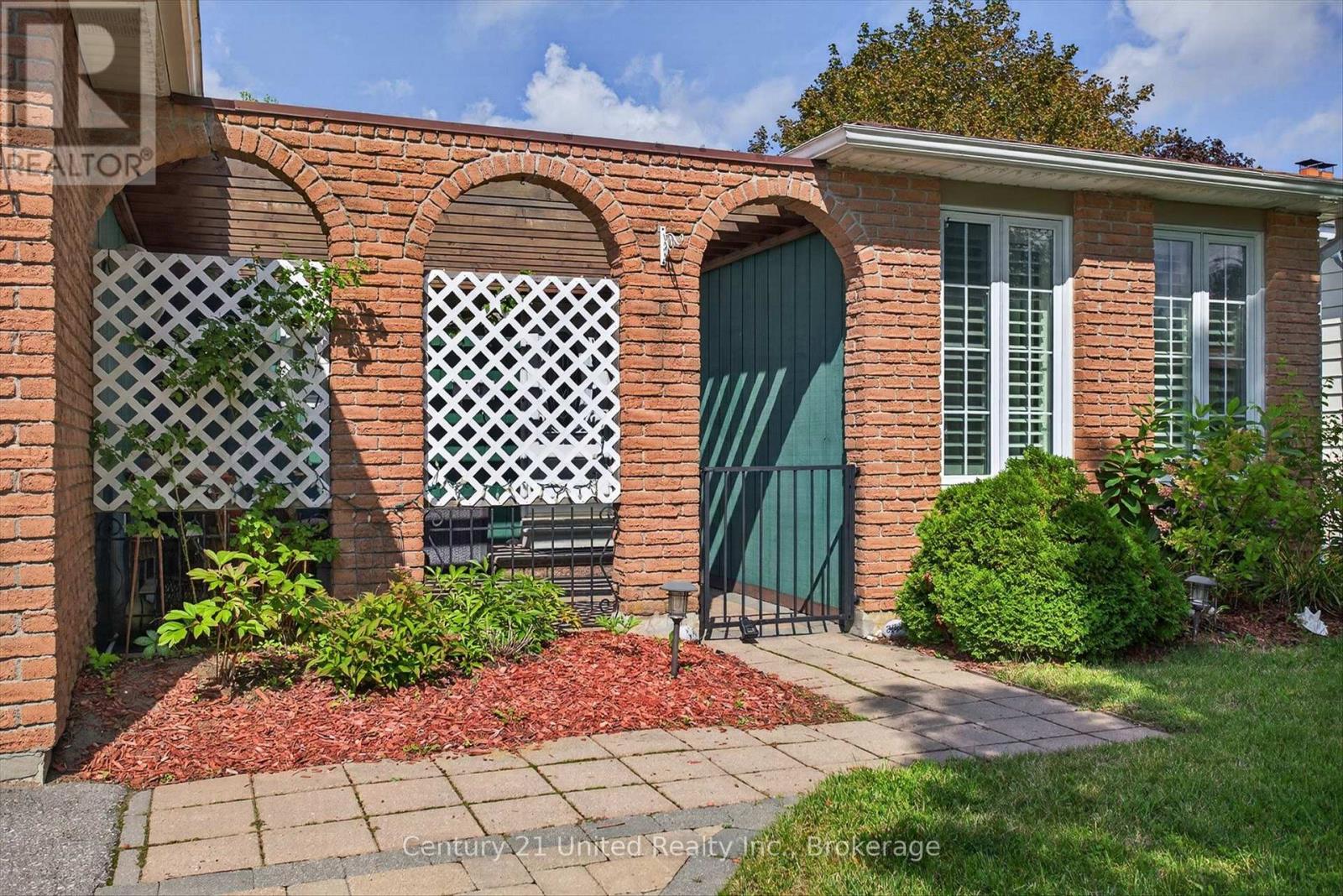 2121 Meadowview Road, Peterborough, Ontario  K9L 1S5 - Photo 4 - X13718204