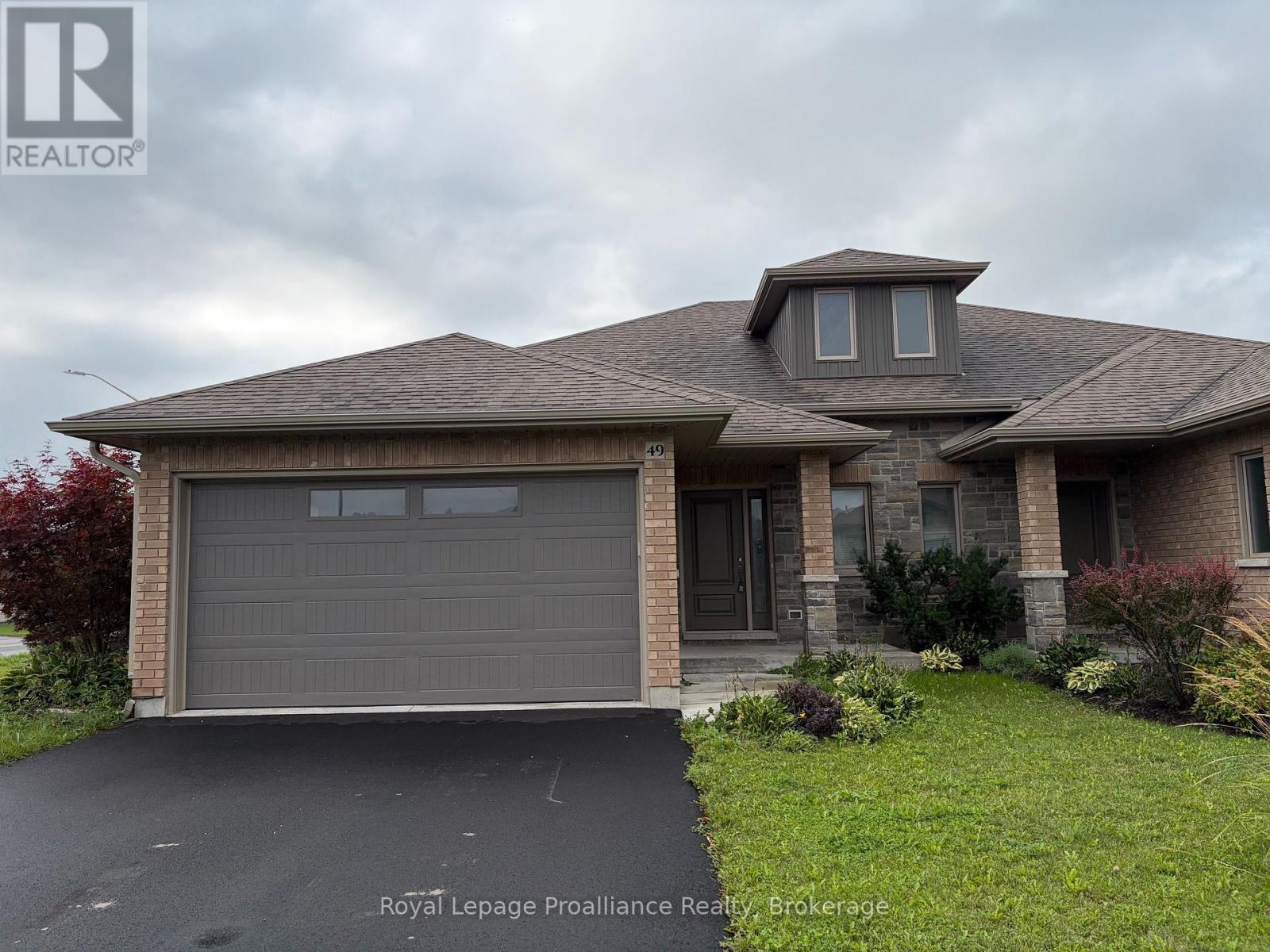 49 Hillside Meadow Drive — photo 1