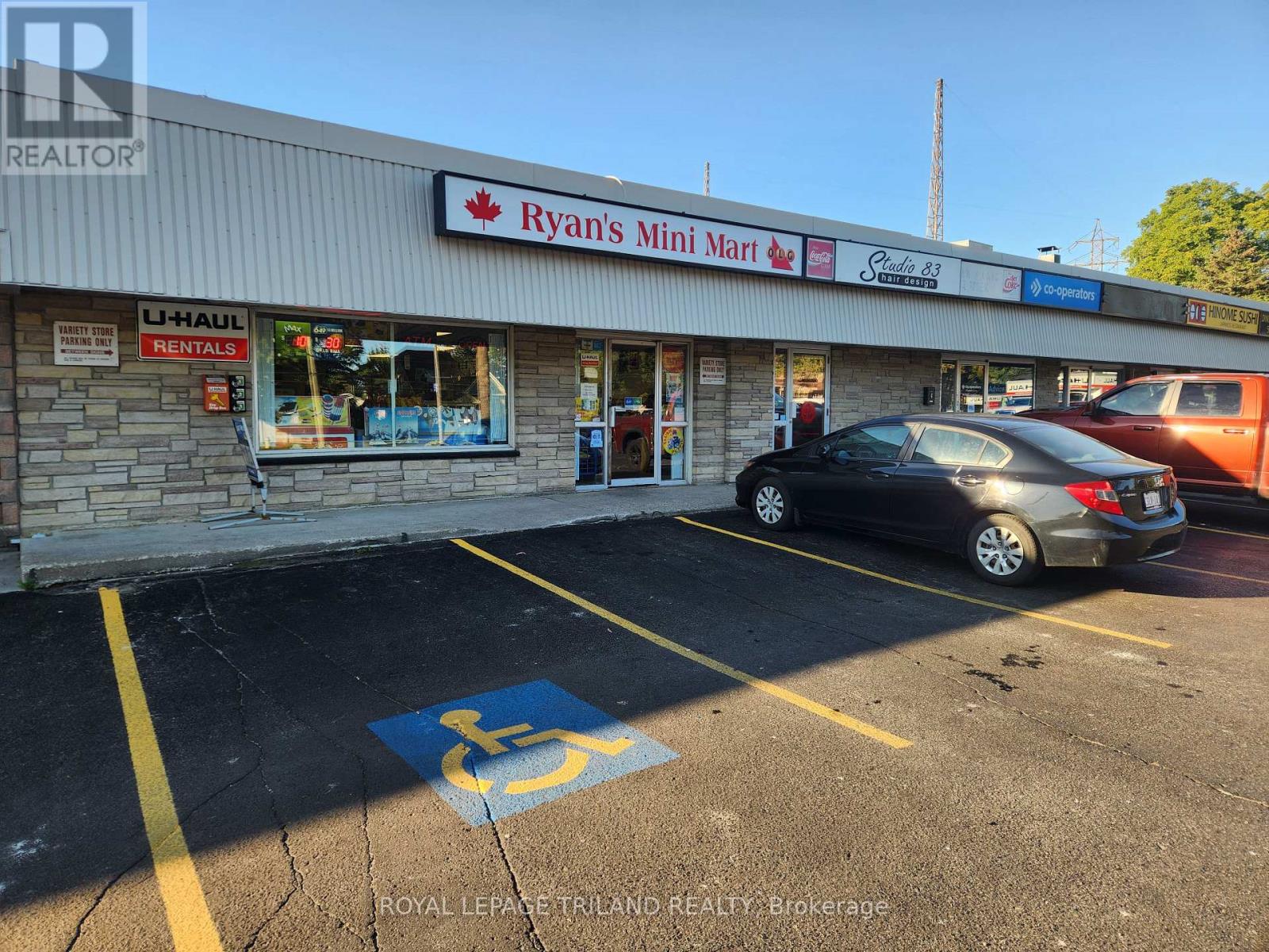 380 Albert Street — photo 1