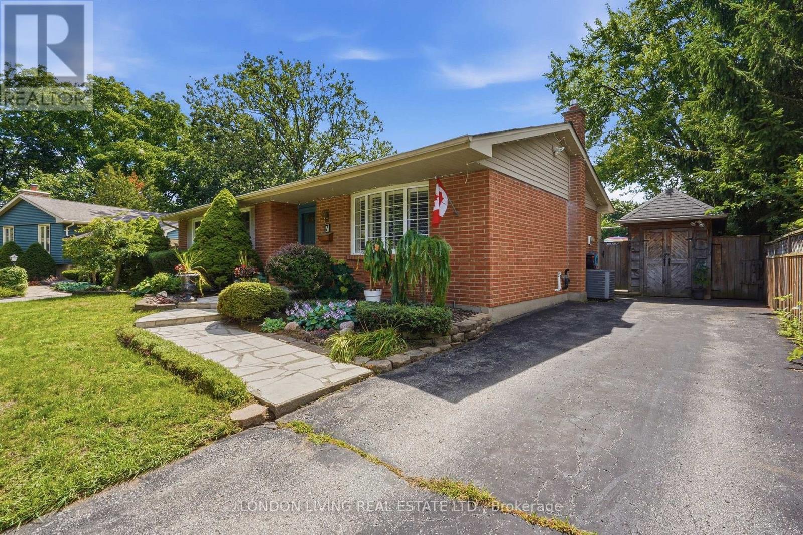 7 Glenburnie Crescent — photo 2