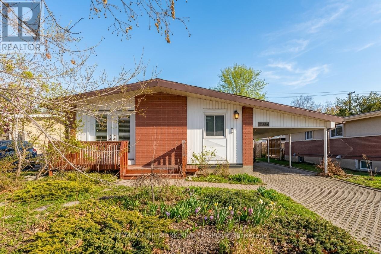 2223 Halifax Drive, Ottawa, Ontario  K1G 2W4 - Photo 2 - X13717810