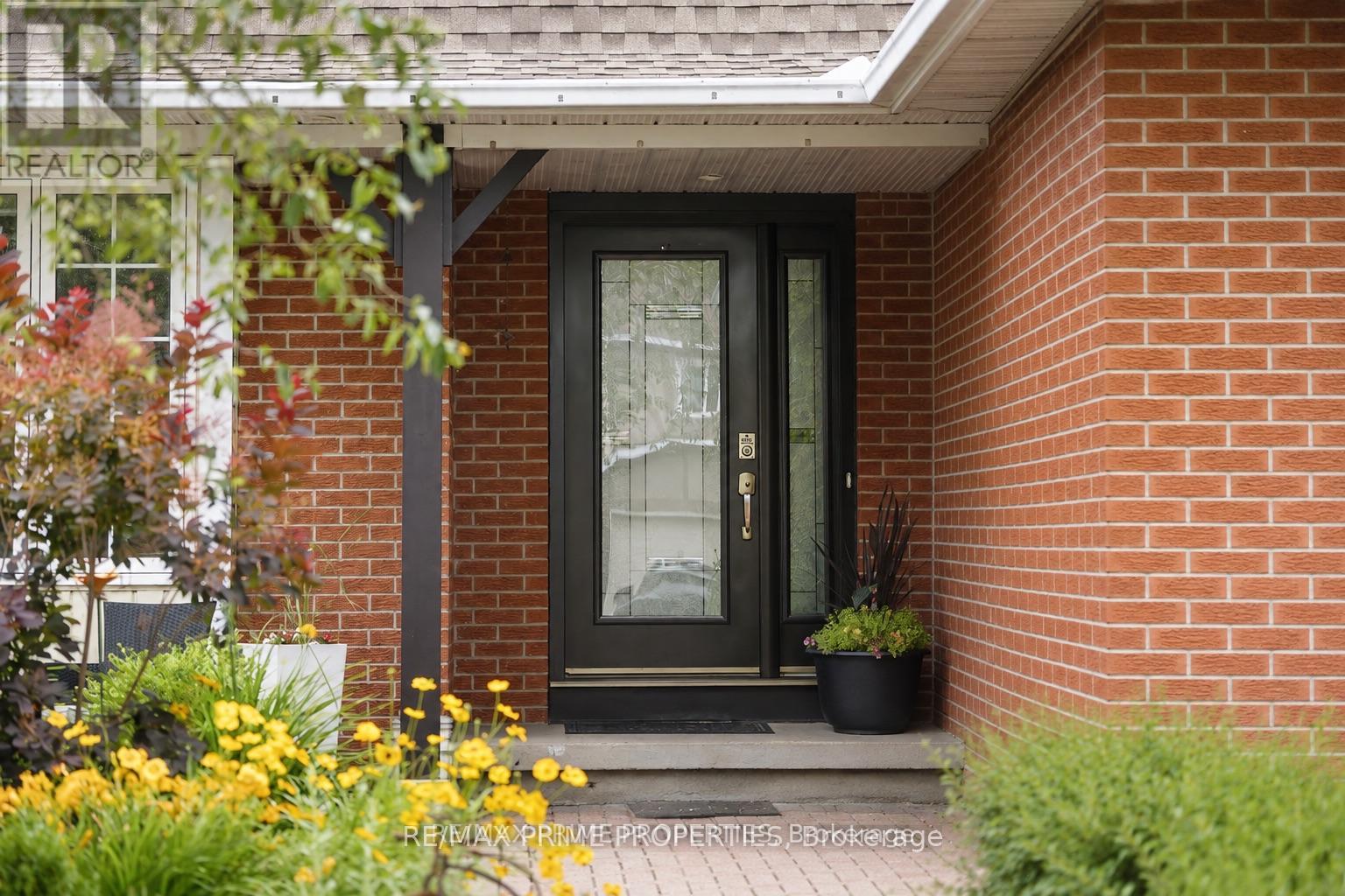 1009 Driftwood Crescent, Ottawa, Ontario  K1C 2N9 - Photo 2 - X13717942