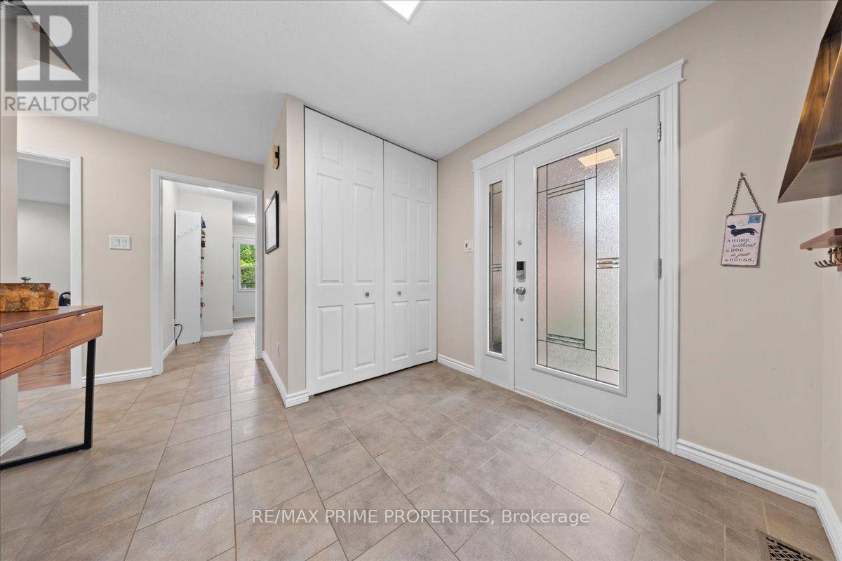 1009 Driftwood Crescent, Ottawa, Ontario  K1C 2N9 - Photo 4 - X13717942