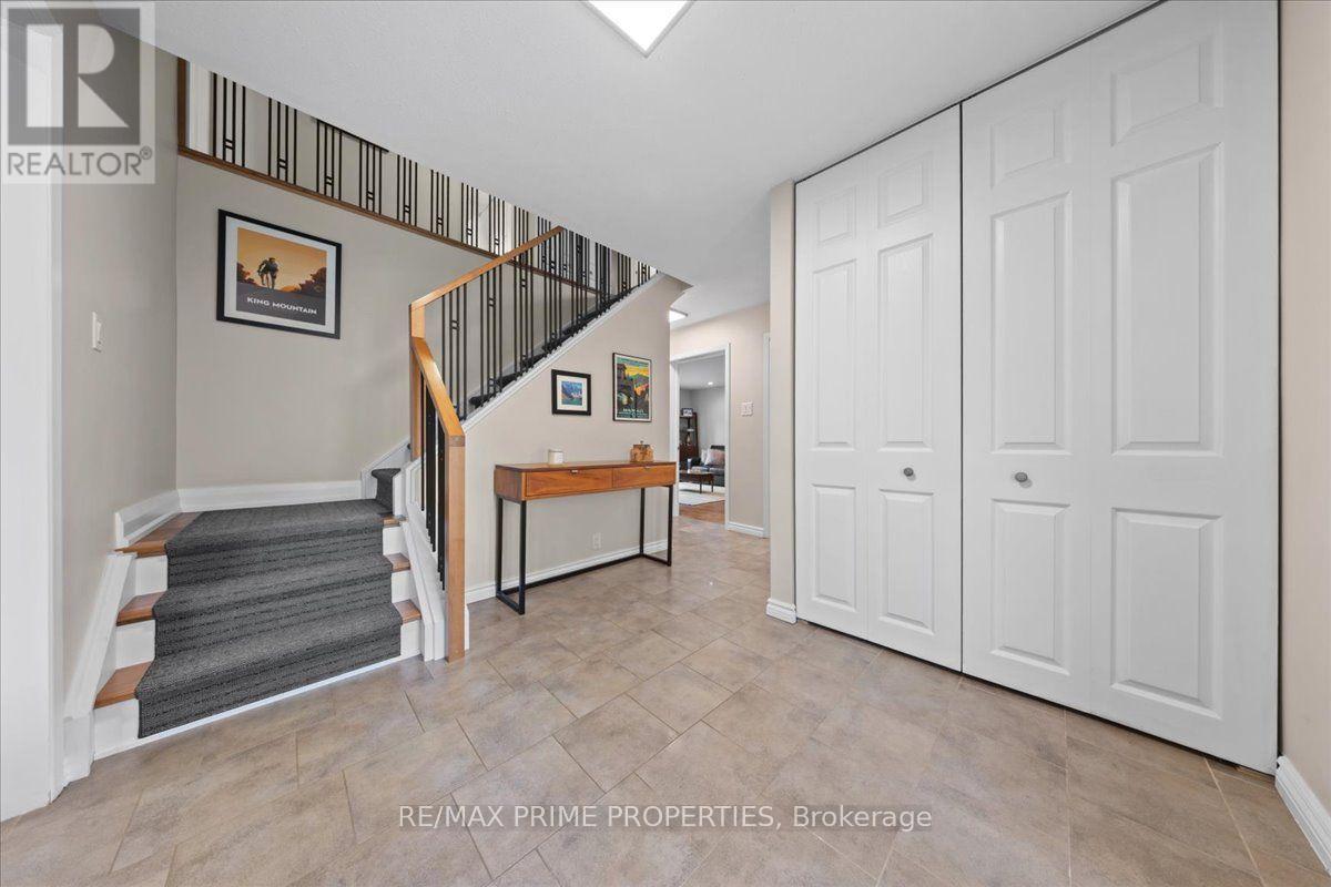 1009 Driftwood Crescent, Ottawa, Ontario  K1C 2N9 - Photo 5 - X13717942