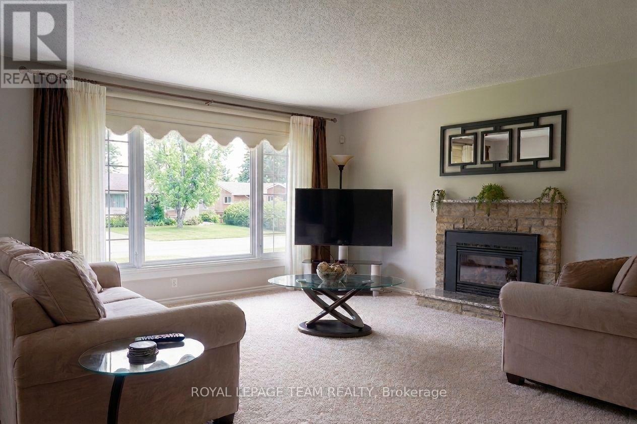 29 Epworth Avenue, Ottawa, Ontario  K2G 2L6 - Photo 3 - X13718262