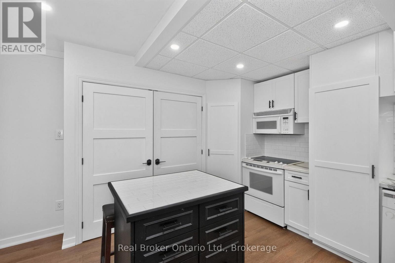 192 Gilwood Park Drive, Penetanguishene, Ontario  L9M 1Z6 - Photo 10 - S13717852
