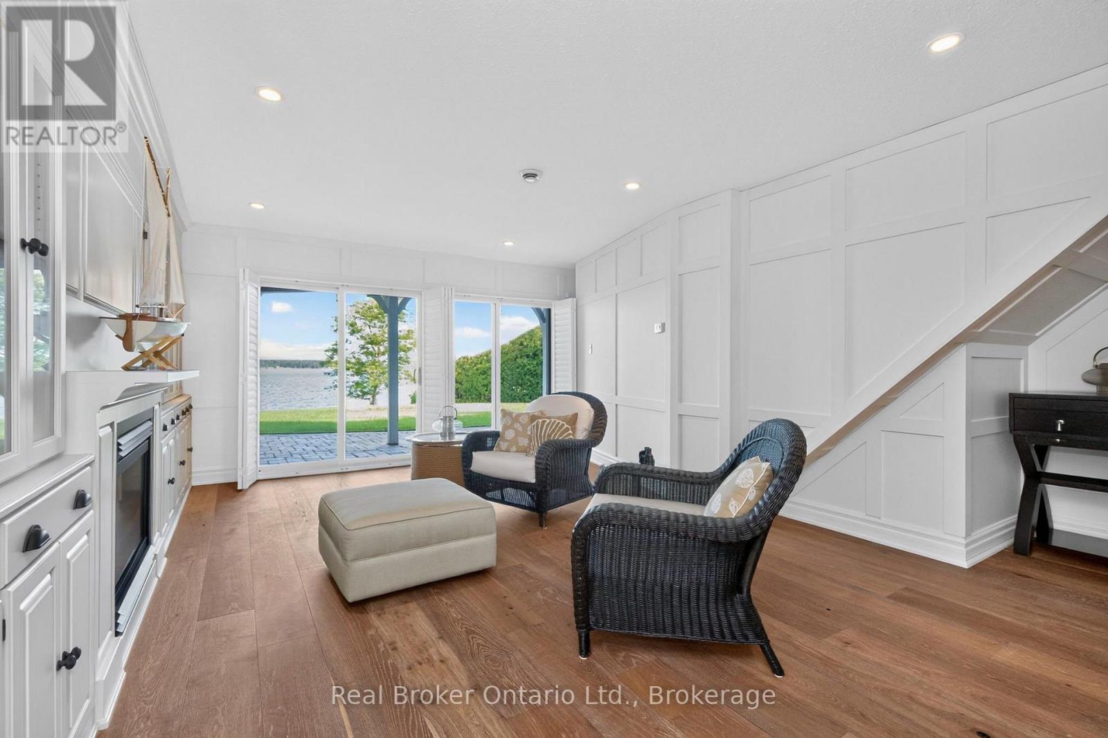 192 Gilwood Park Drive, Penetanguishene, Ontario  L9M 1Z6 - Photo 4 - S13717852