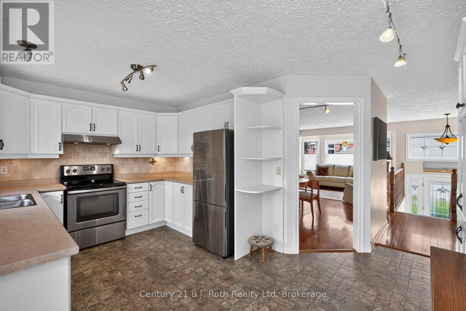 13 Charles Street, Penetanguishene, Ontario  L9M 2G6 - Photo 13 - S13717854