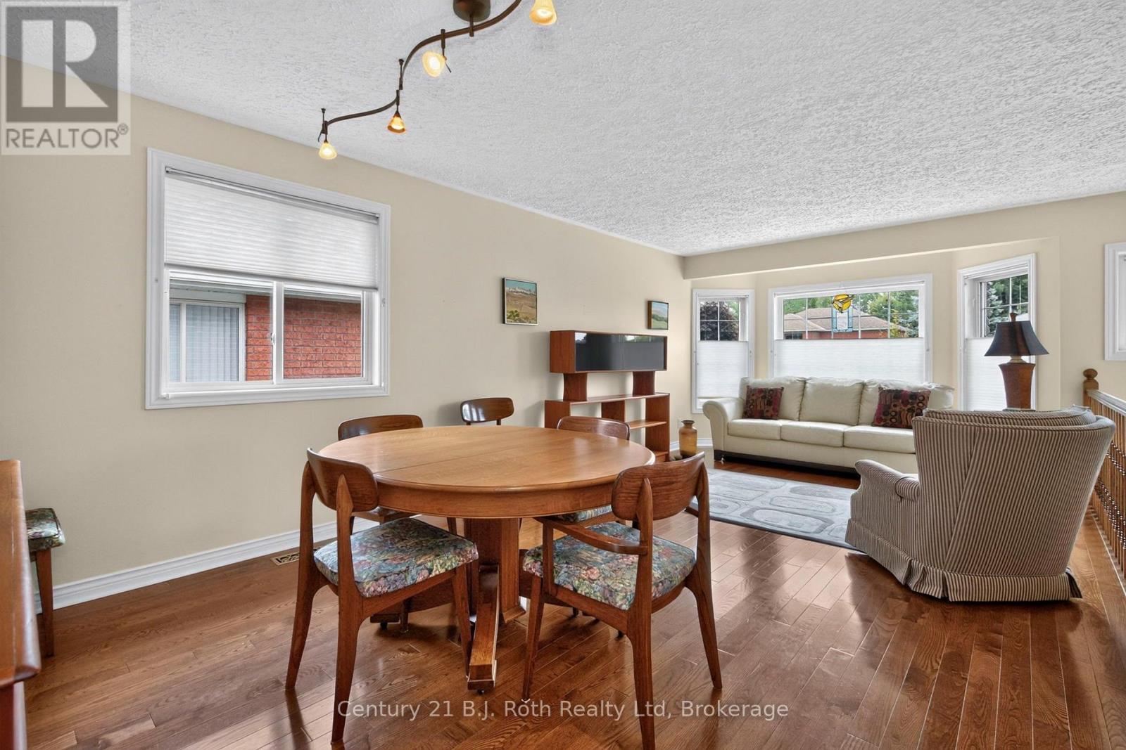 13 Charles Street, Penetanguishene, Ontario  L9M 2G6 - Photo 7 - S13717854